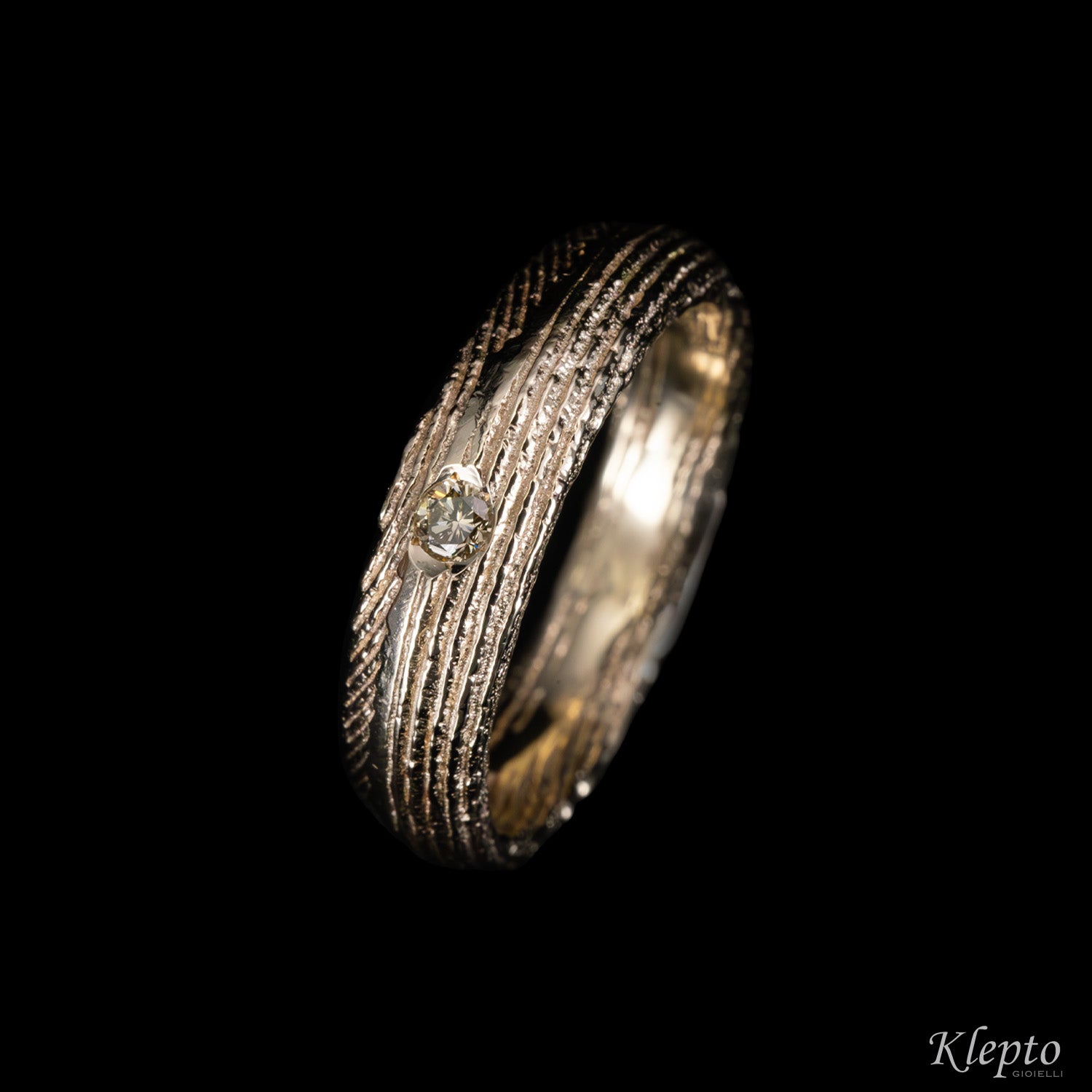 Natural white gold ring with brown diamond