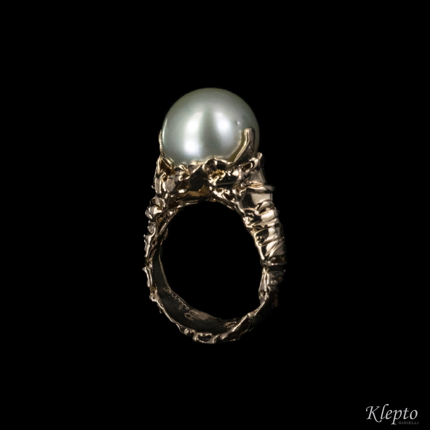 Natural white gold ring "Baleno" with Australian Pearl