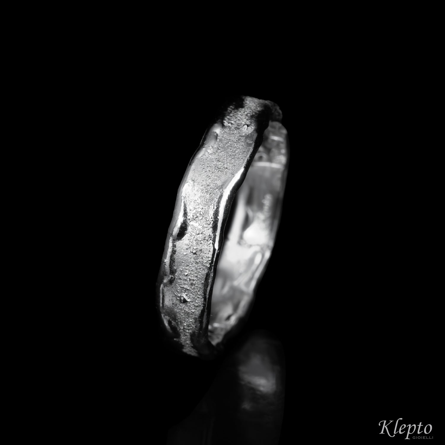 Materia wedding band