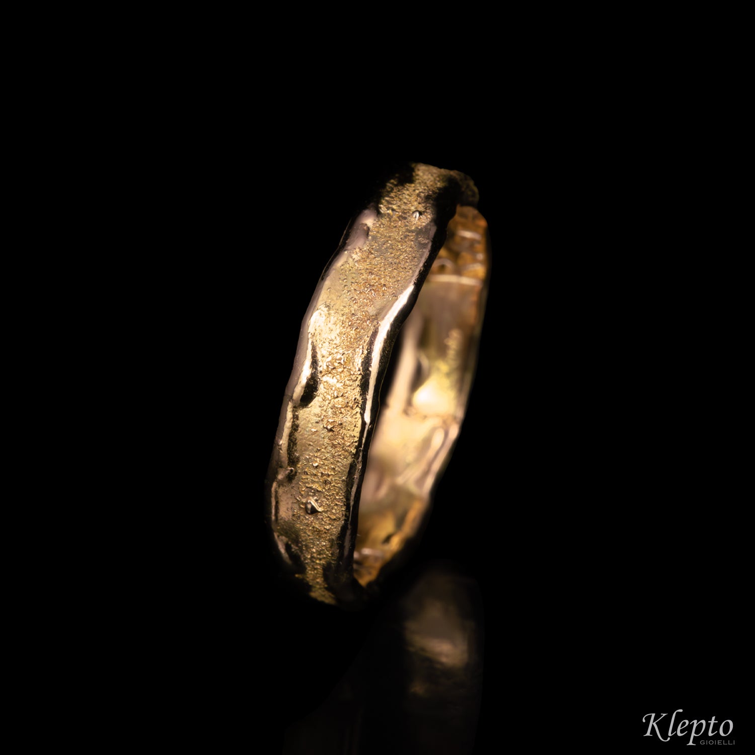 Materia wedding band