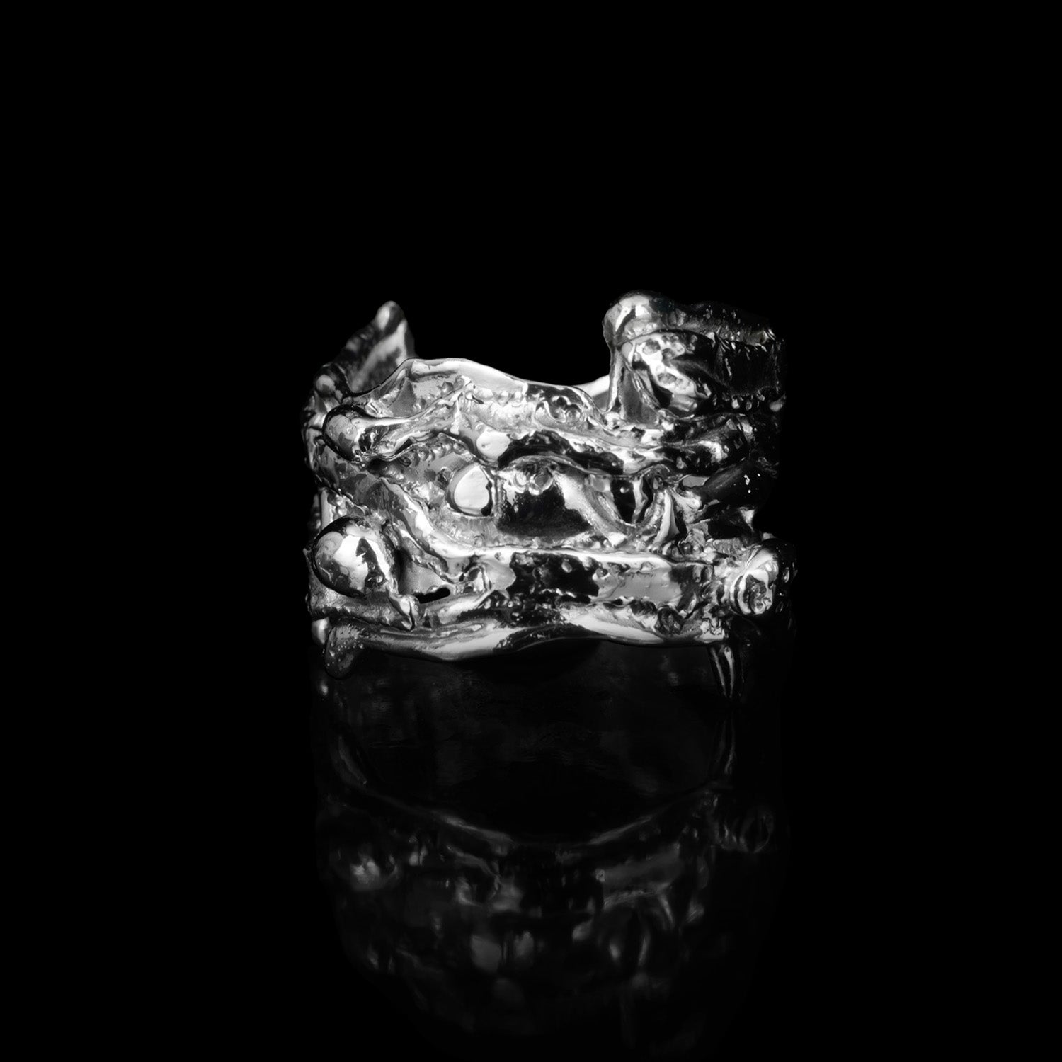 Ring in flame-fused Silnova® Silver