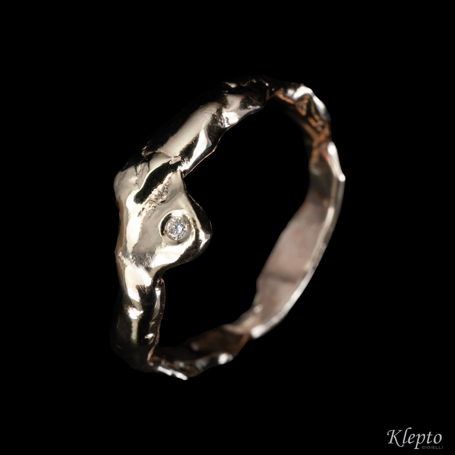 Flame-fused natural white gold ring with diamond