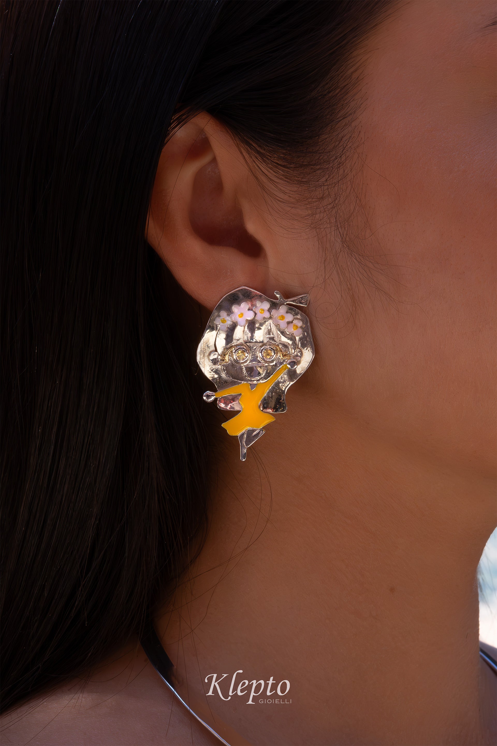 Orecchini in Argento Silnova® "Ines e Ilde" con Zaffiri gialli, Zaffiro blu, dettagli in oro giallo e smaltati