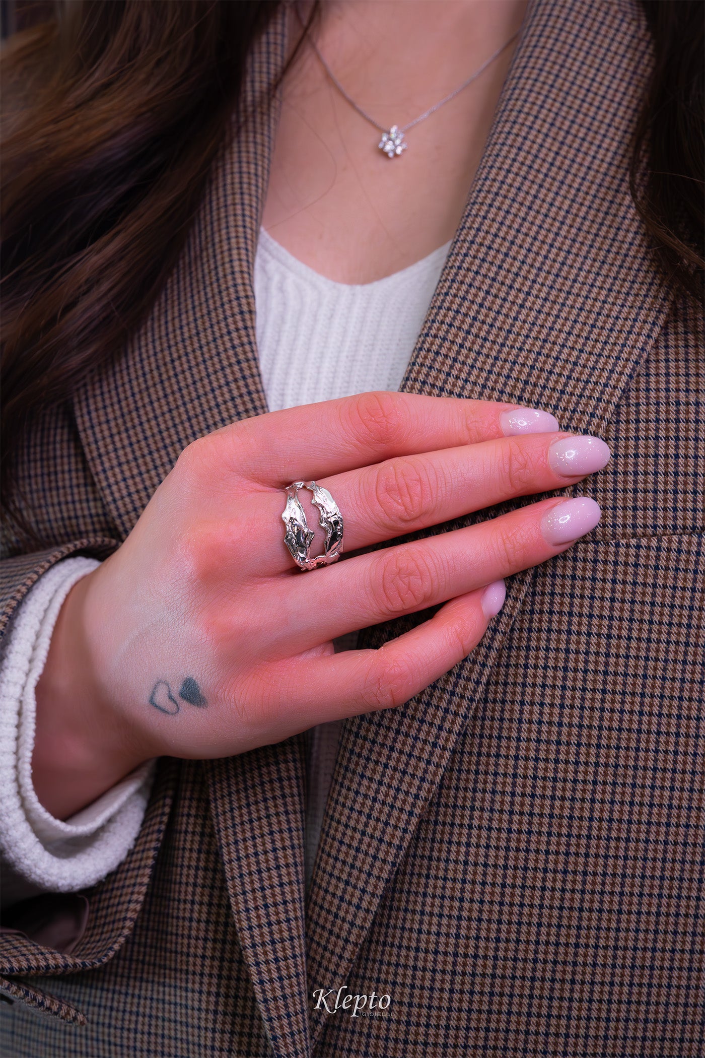 Flame-fused white gold ring
