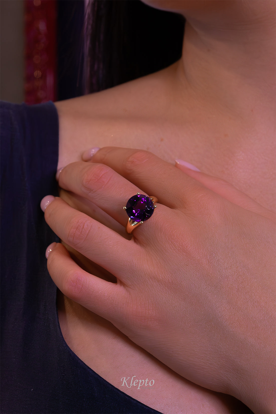 Classic ring by Klepto in yellow gold with Amethyst