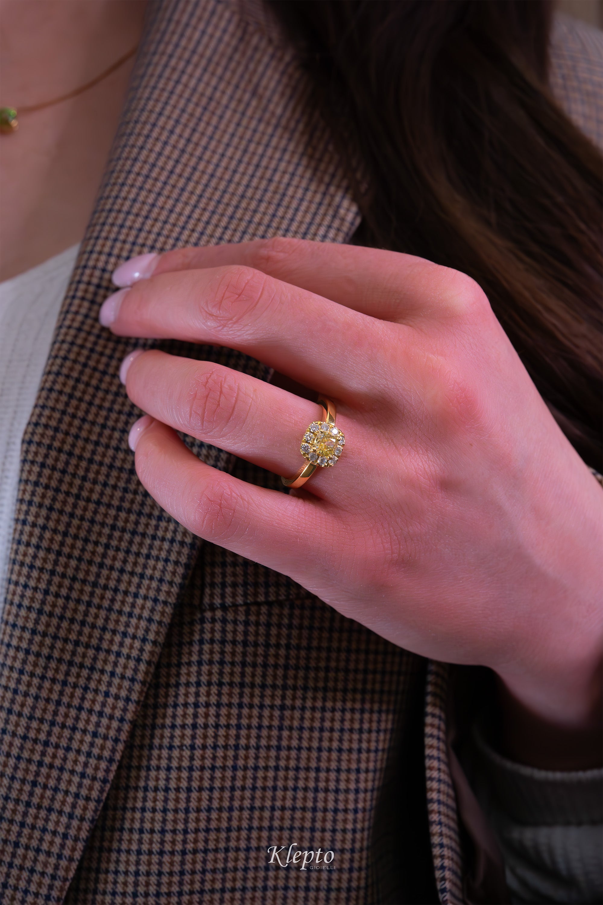 Classic yellow gold ring with Fancy yellow Diamond and diamond halo