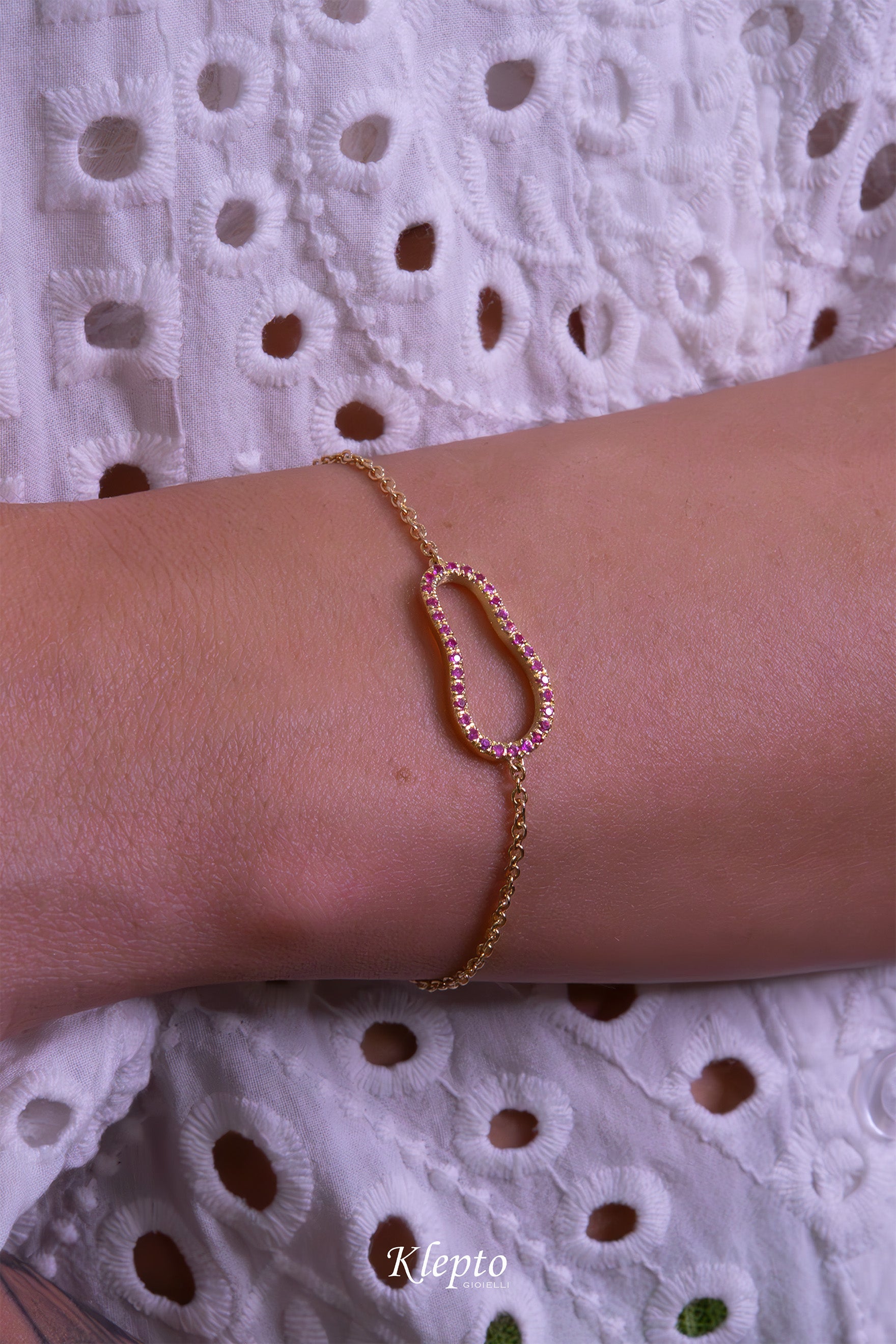 Yellow gold bracelet with pink sapphires