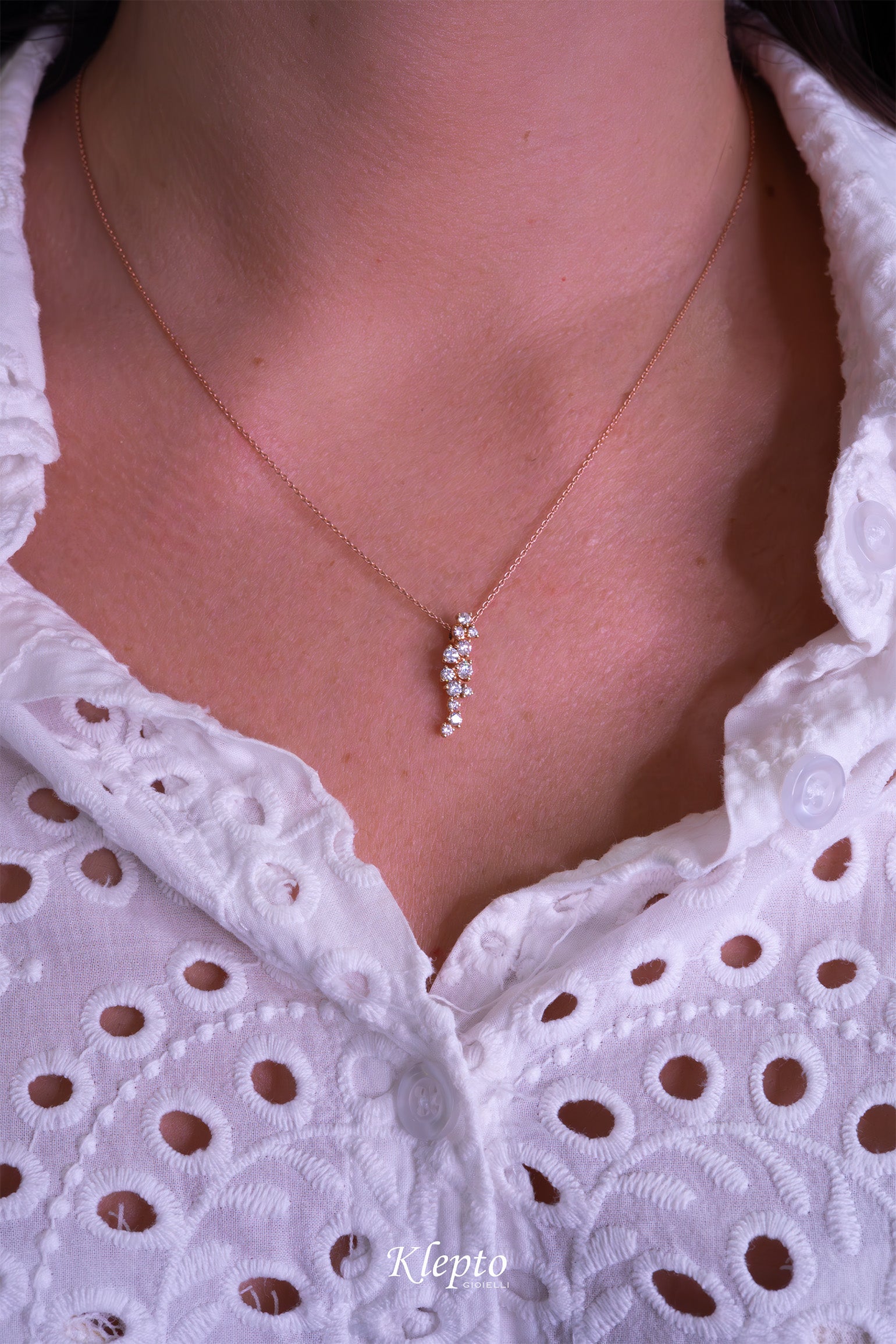 Rose gold pendant with Diamonds