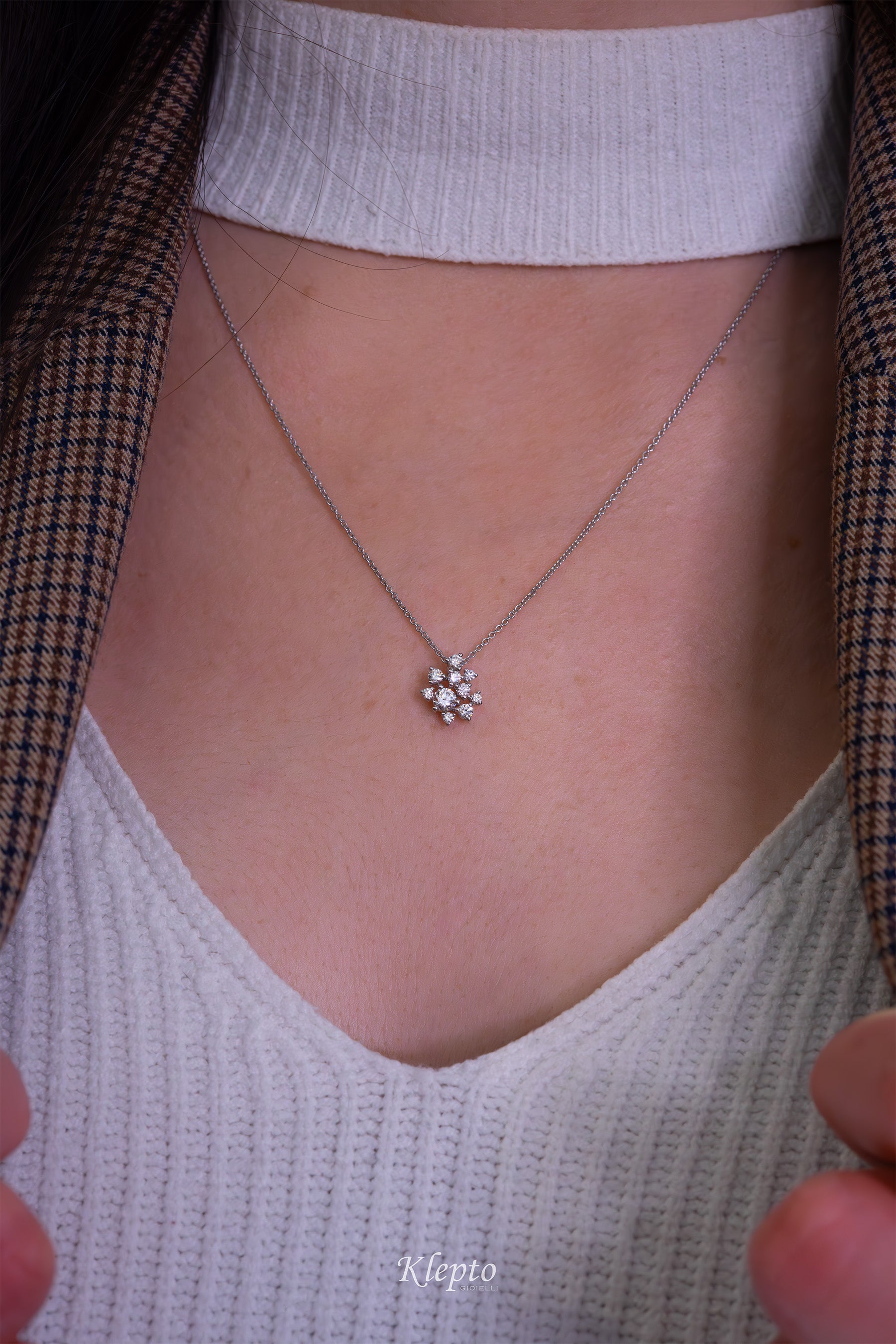 White gold pendant with diamonds