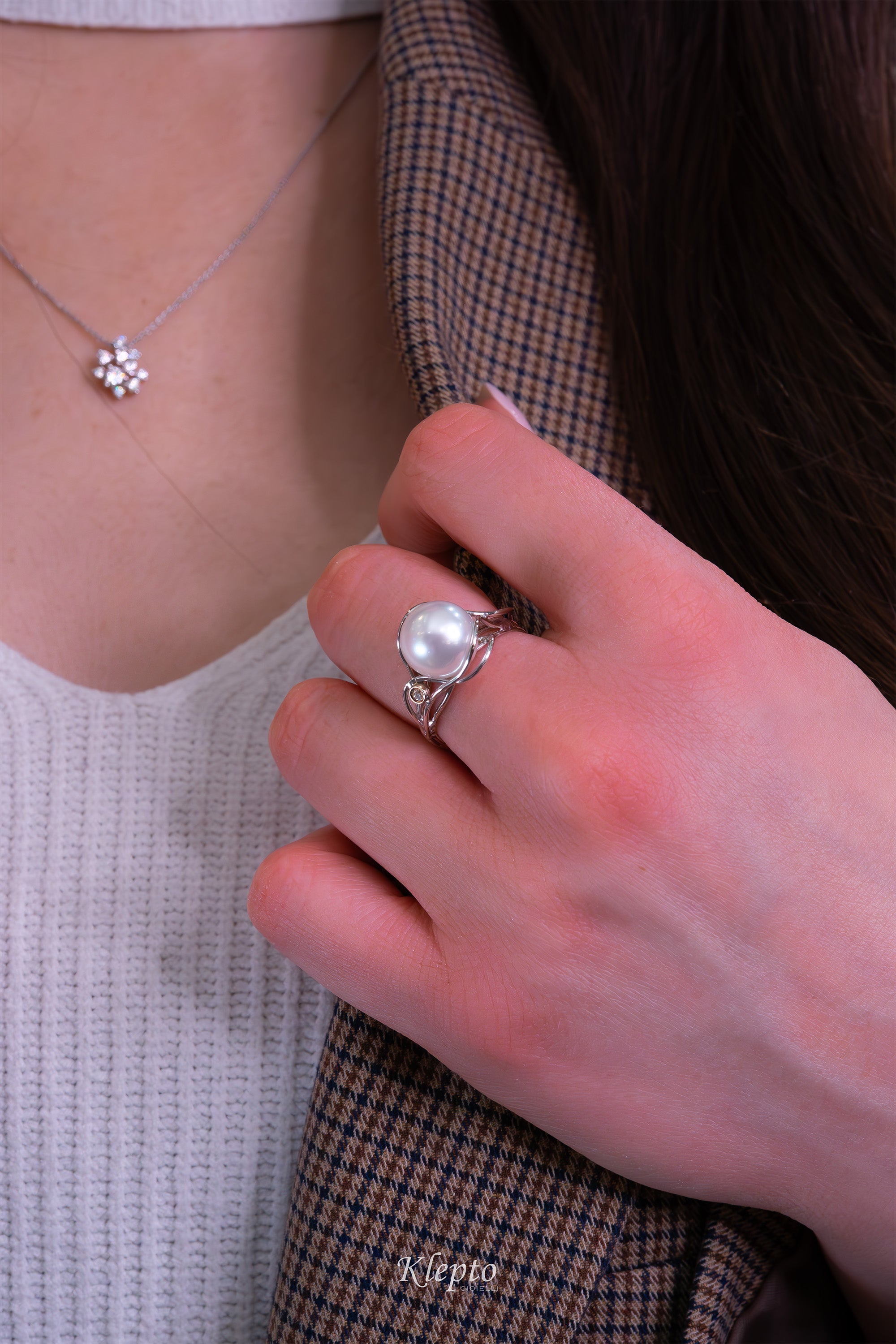 White gold ring with Australian Pearl and Diamond