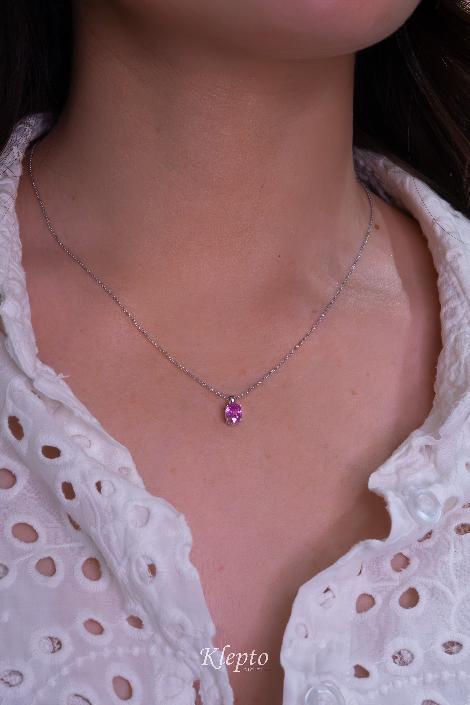 White gold pendant with pink sapphire
