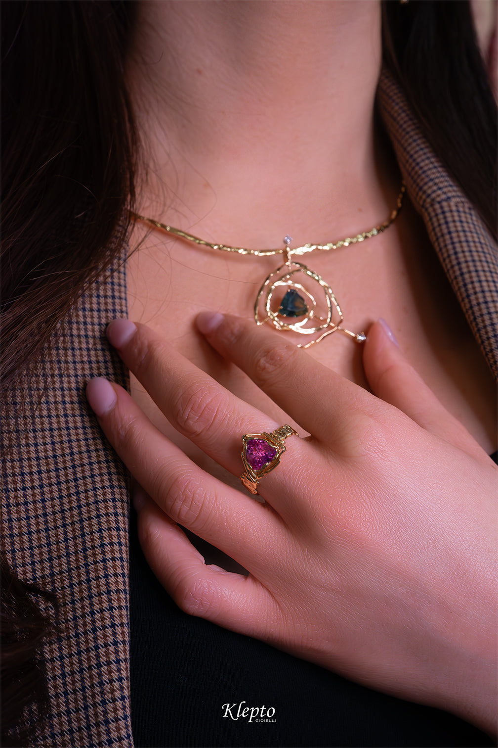 Yellow gold ring "EroiKa" with pink Sapphire

Source:
Anello in oro giallo "EroiKa" con Zaffiro rosa