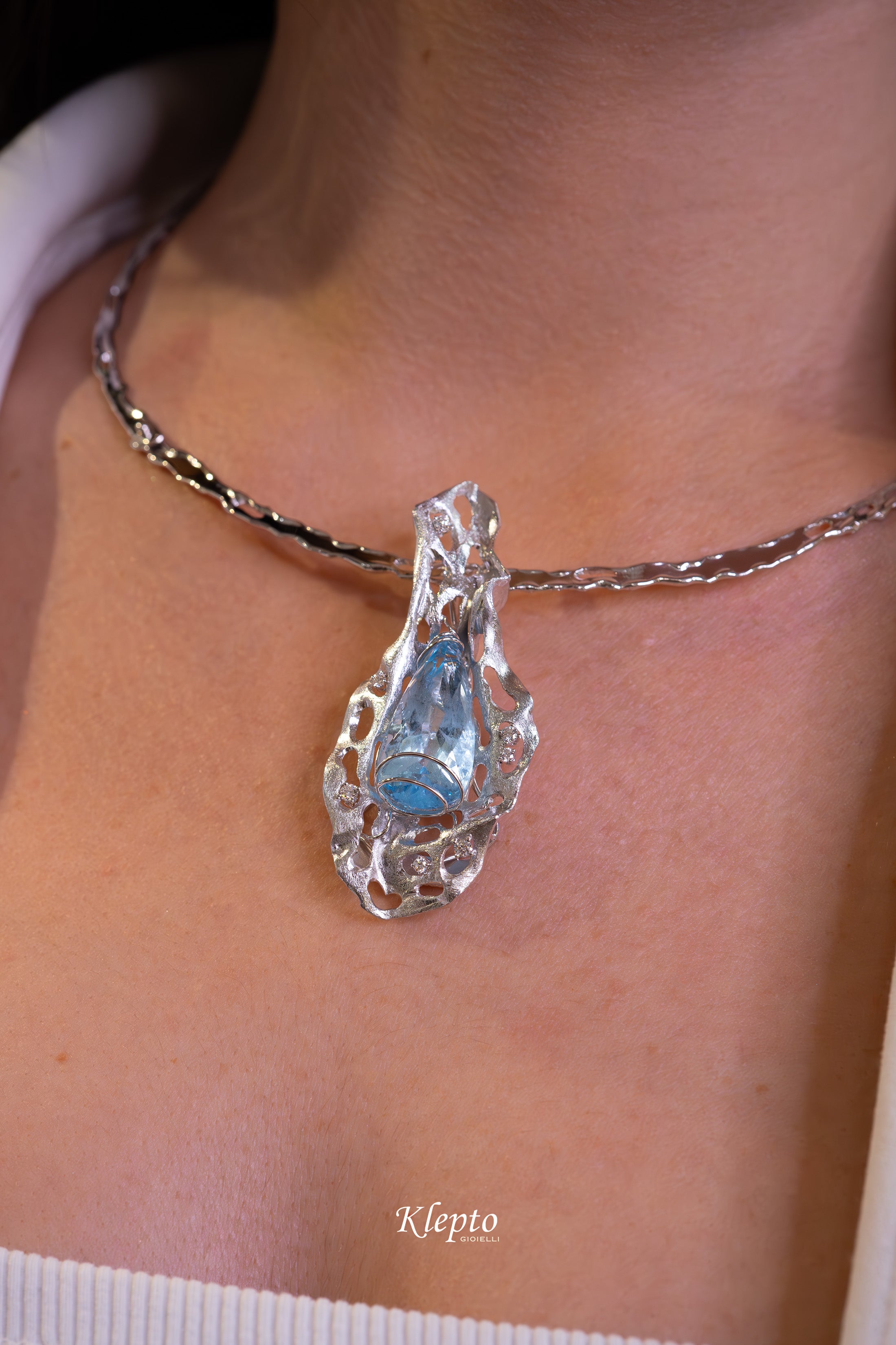 "Idrasil" white gold necklace with Aquamarine and Diamonds
