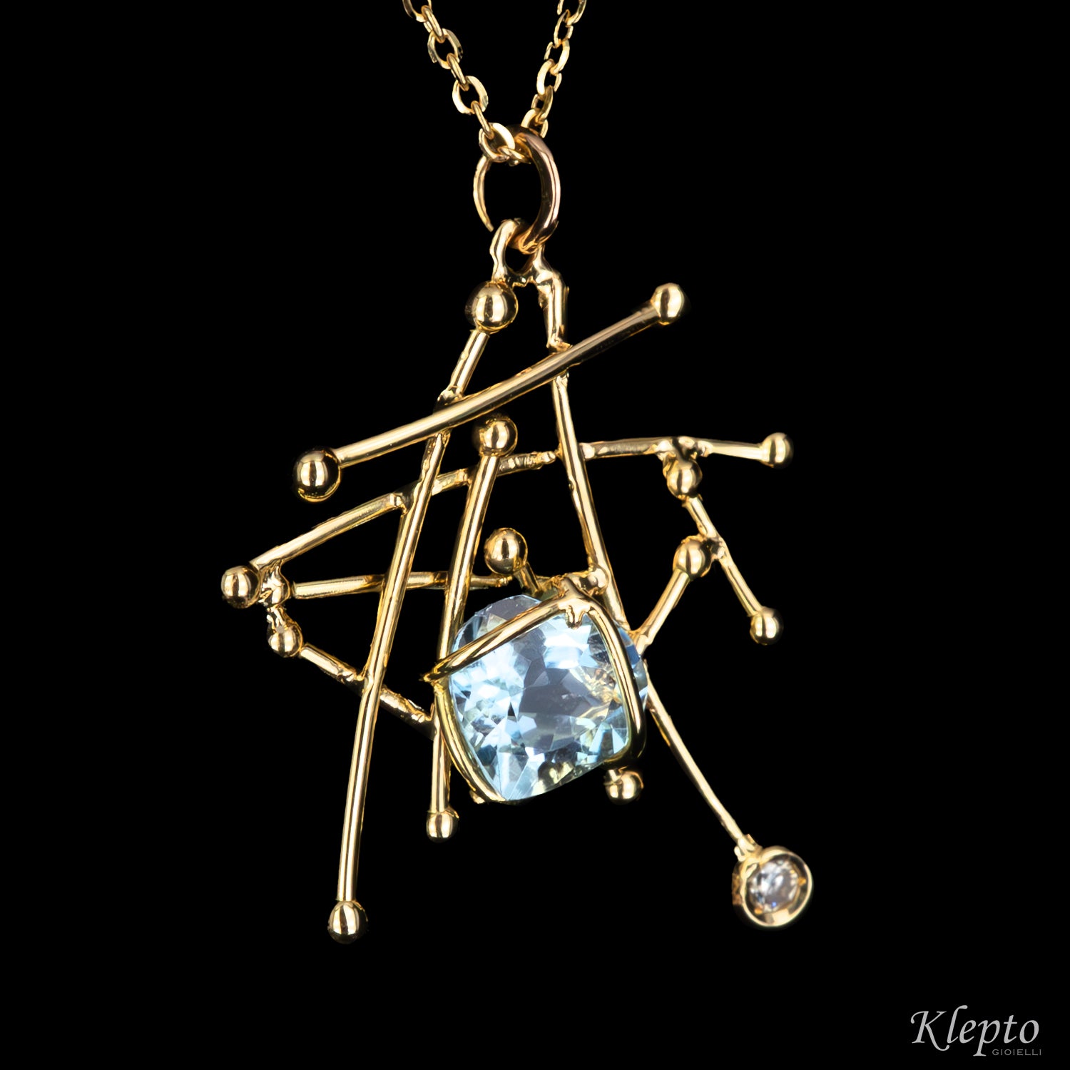 Yellow gold pendant "IntriKo" with Aquamarine and Diamond