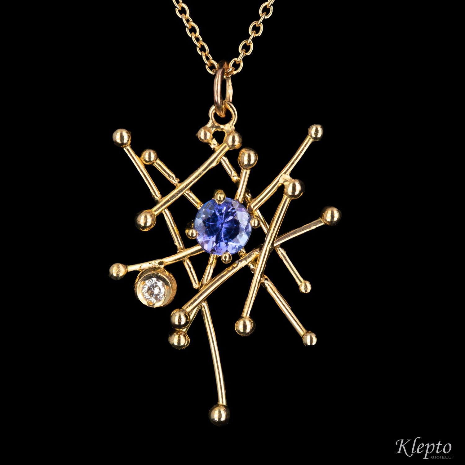 Yellow gold pendant "IntriKo" with Tanzanite and Diamond