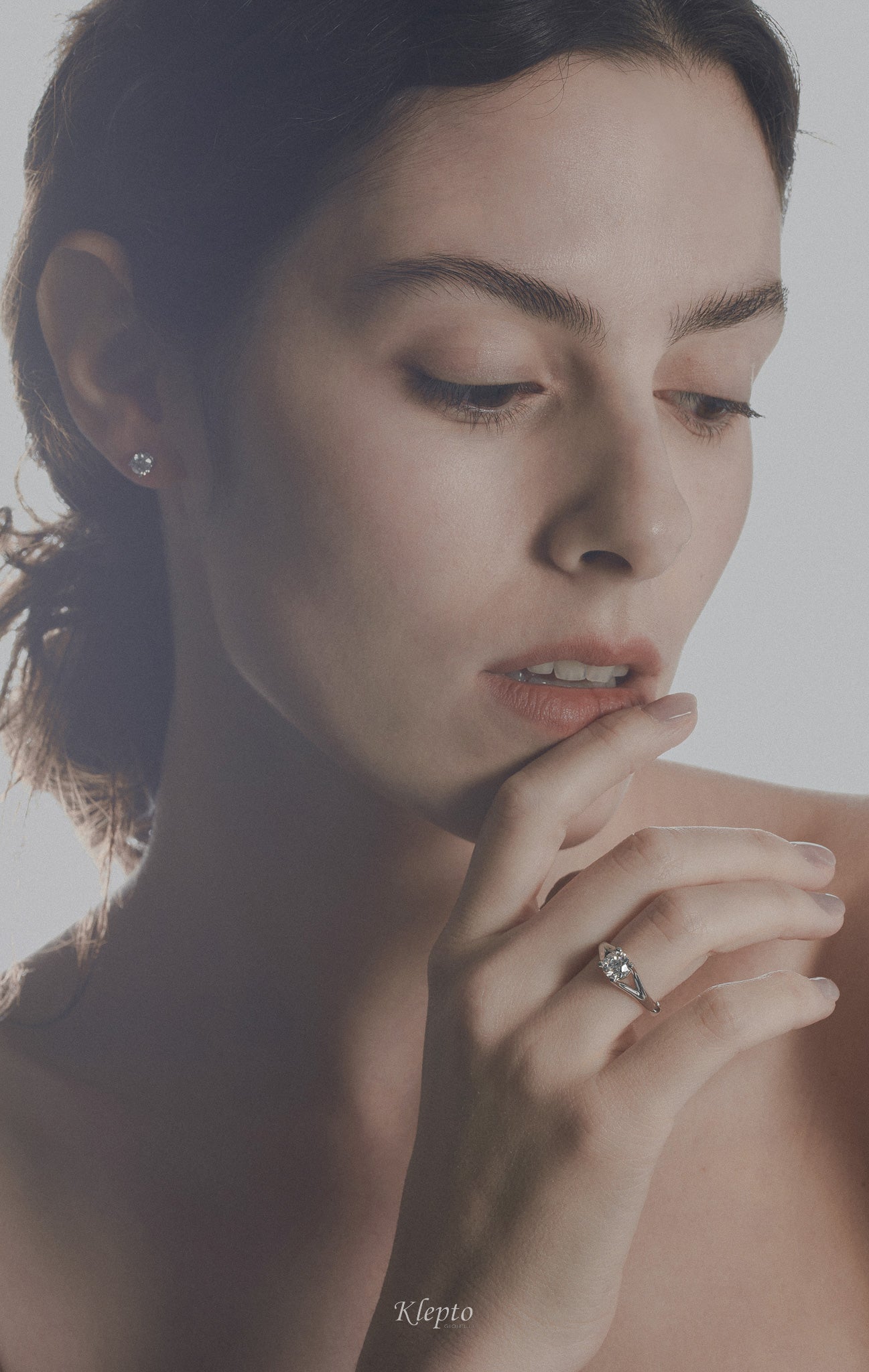 White gold solitaire with diamond