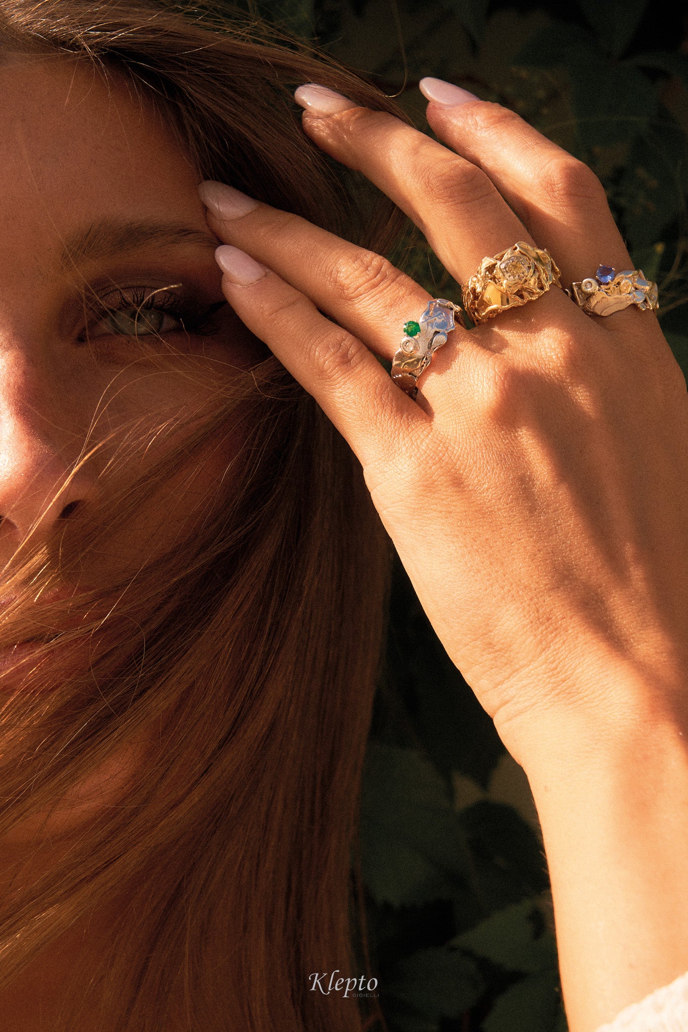 Ring in flame-fused white gold with Emerald and Diamond
