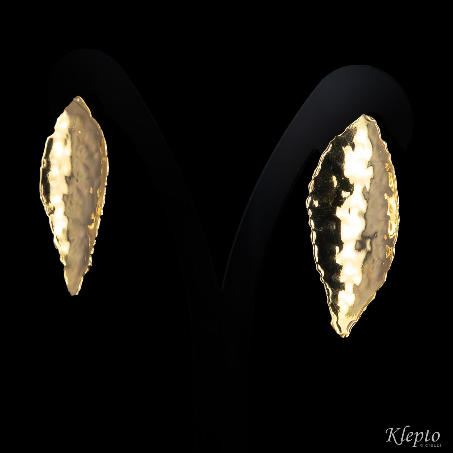 Yellow gold earrings flame-fused