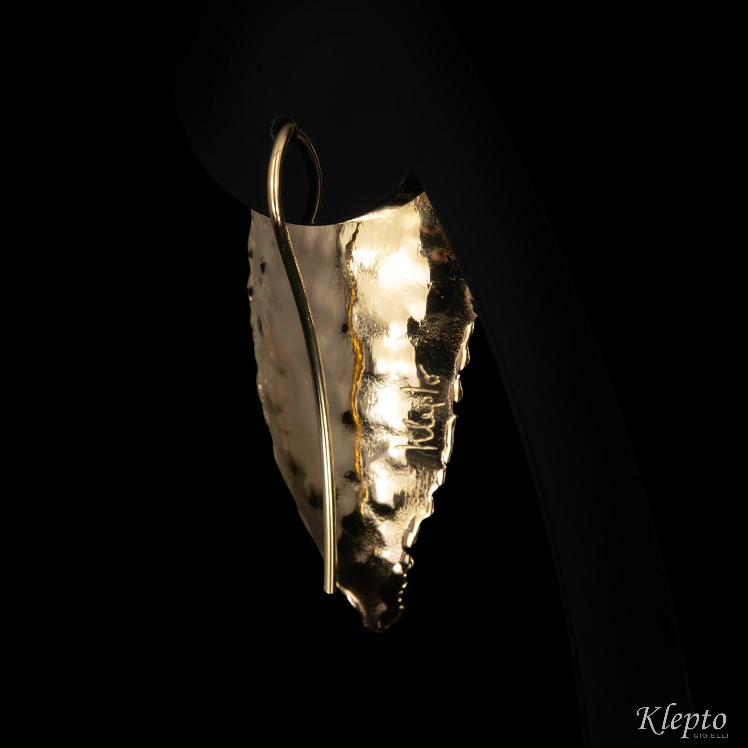 Yellow gold earrings flame-fused