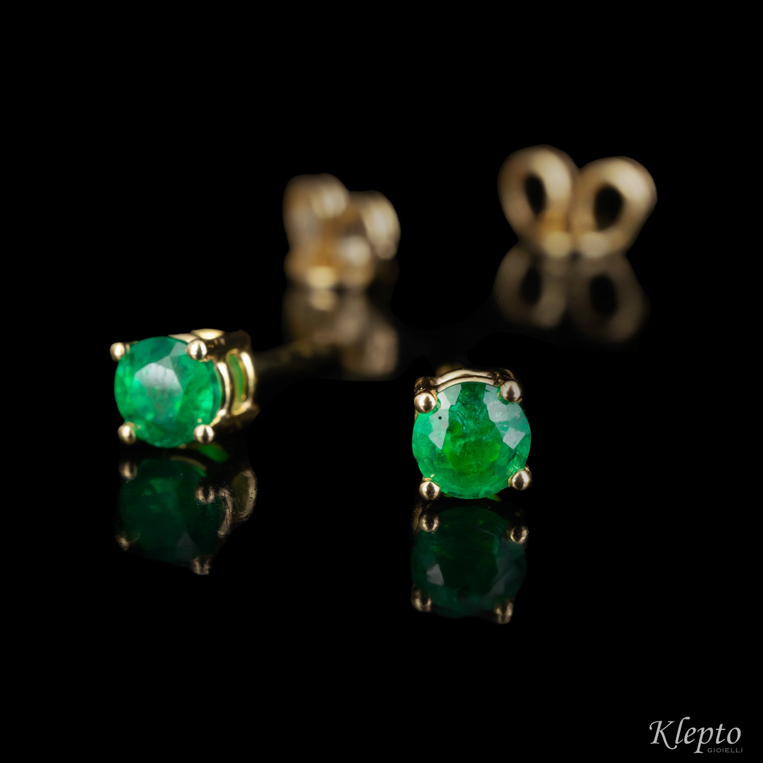 Yellow gold earrings with emeralds