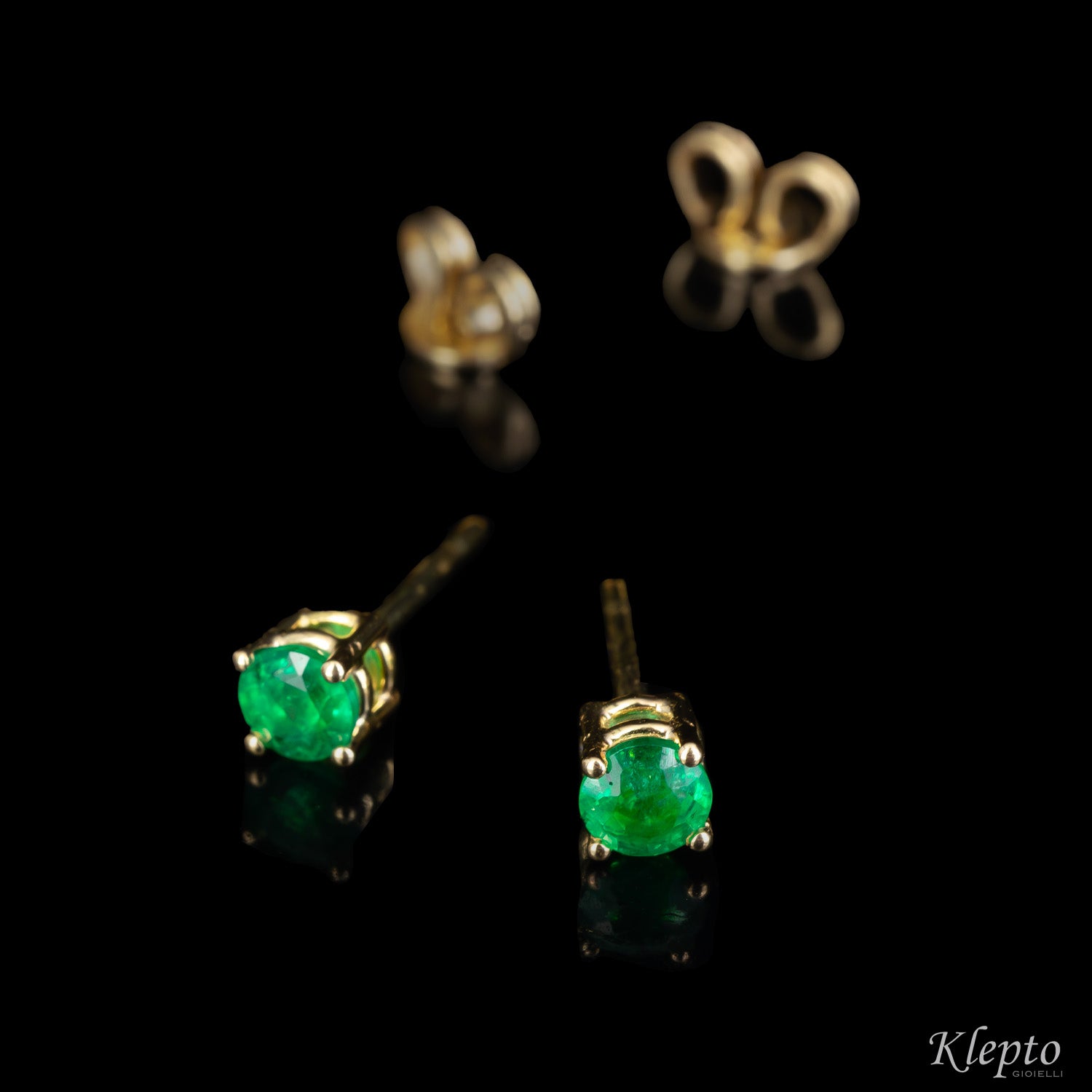 Yellow gold earrings with emeralds