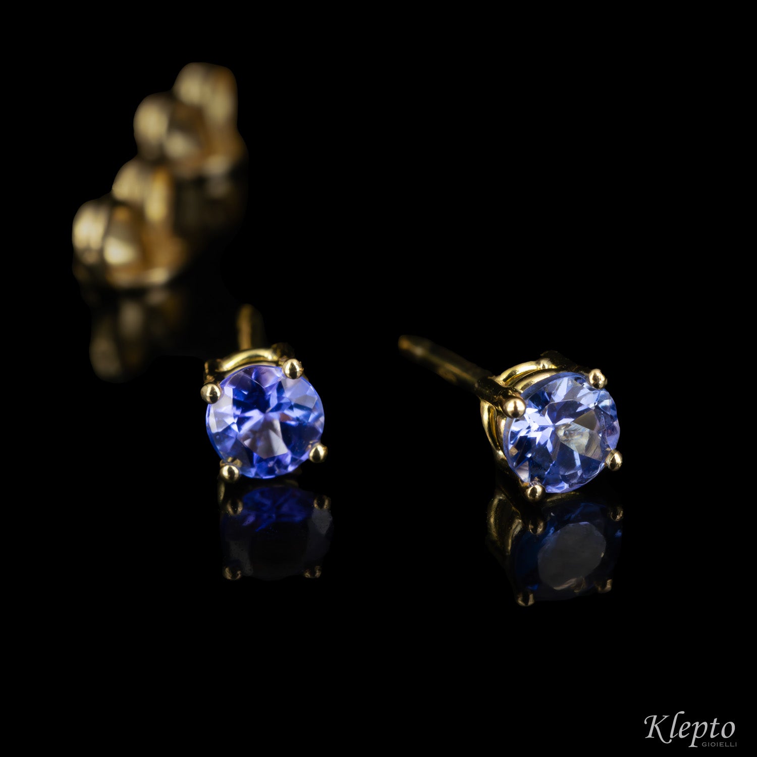 Yellow gold earrings with Tanzanites