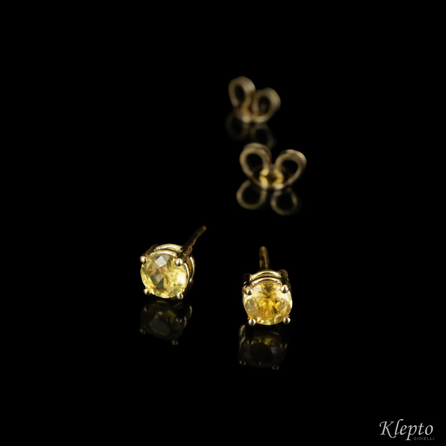 Yellow gold earrings with yellow sapphires