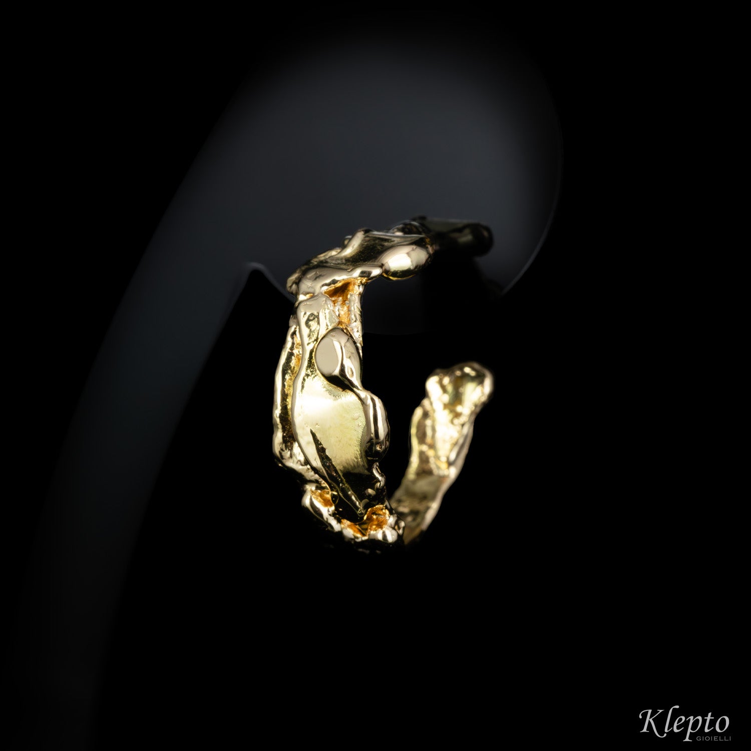Flame-fused yellow gold hoop earrings
