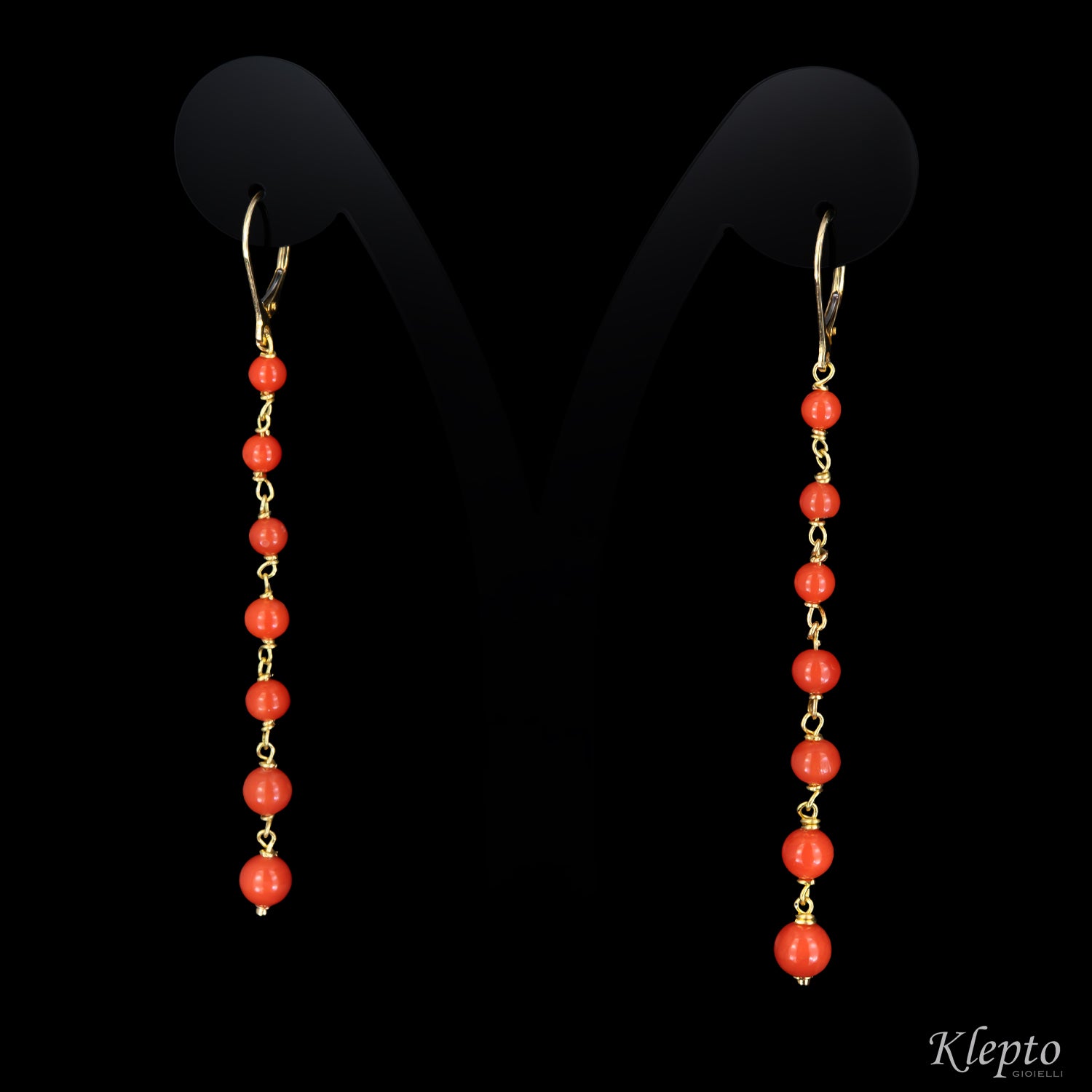 Yellow gold earrings with Sardinian coral