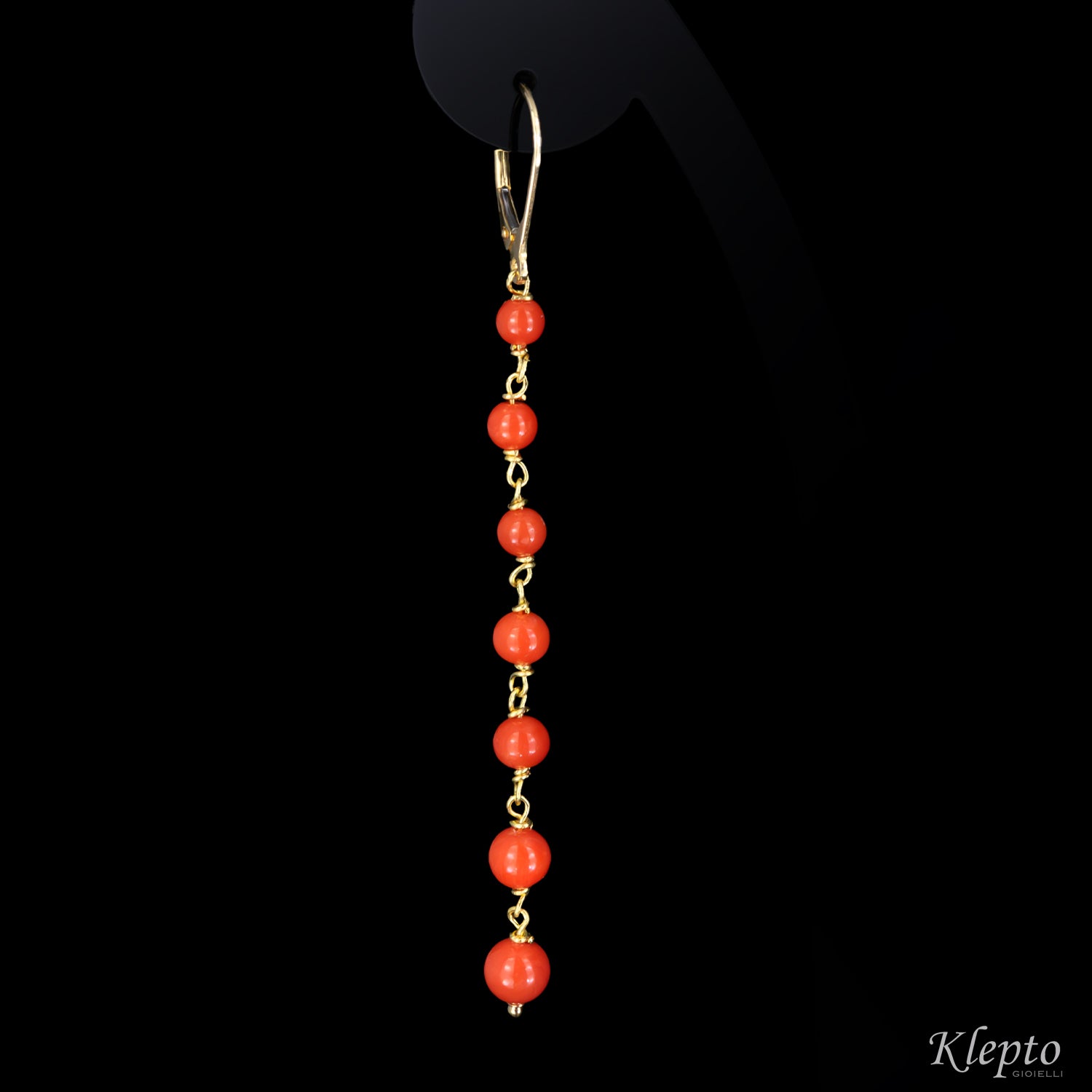 Yellow gold earrings with Sardinian coral