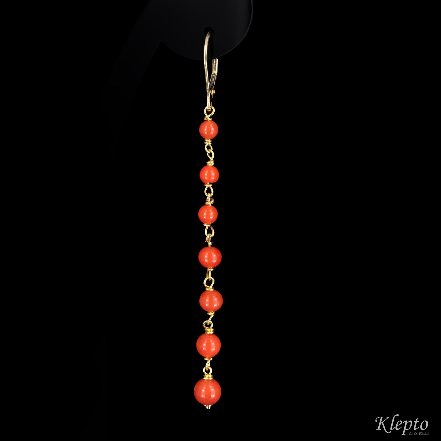 Yellow gold earrings with Sardinian coral