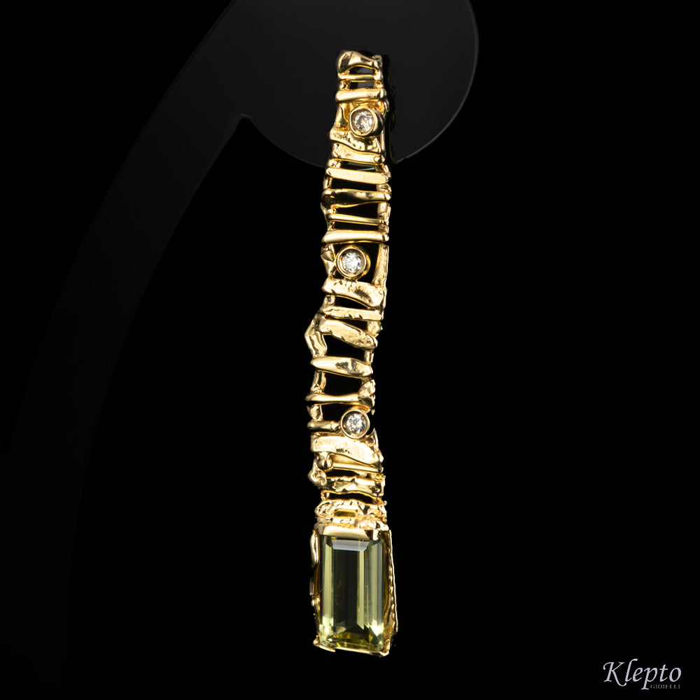 Yellow gold earrings "EroiKa" with Tourmaline, Heliodor, and Diamonds

Source:
Orecchini in oro giallo "EroiKa" con Tormalina, Eliodoro e Diamanti