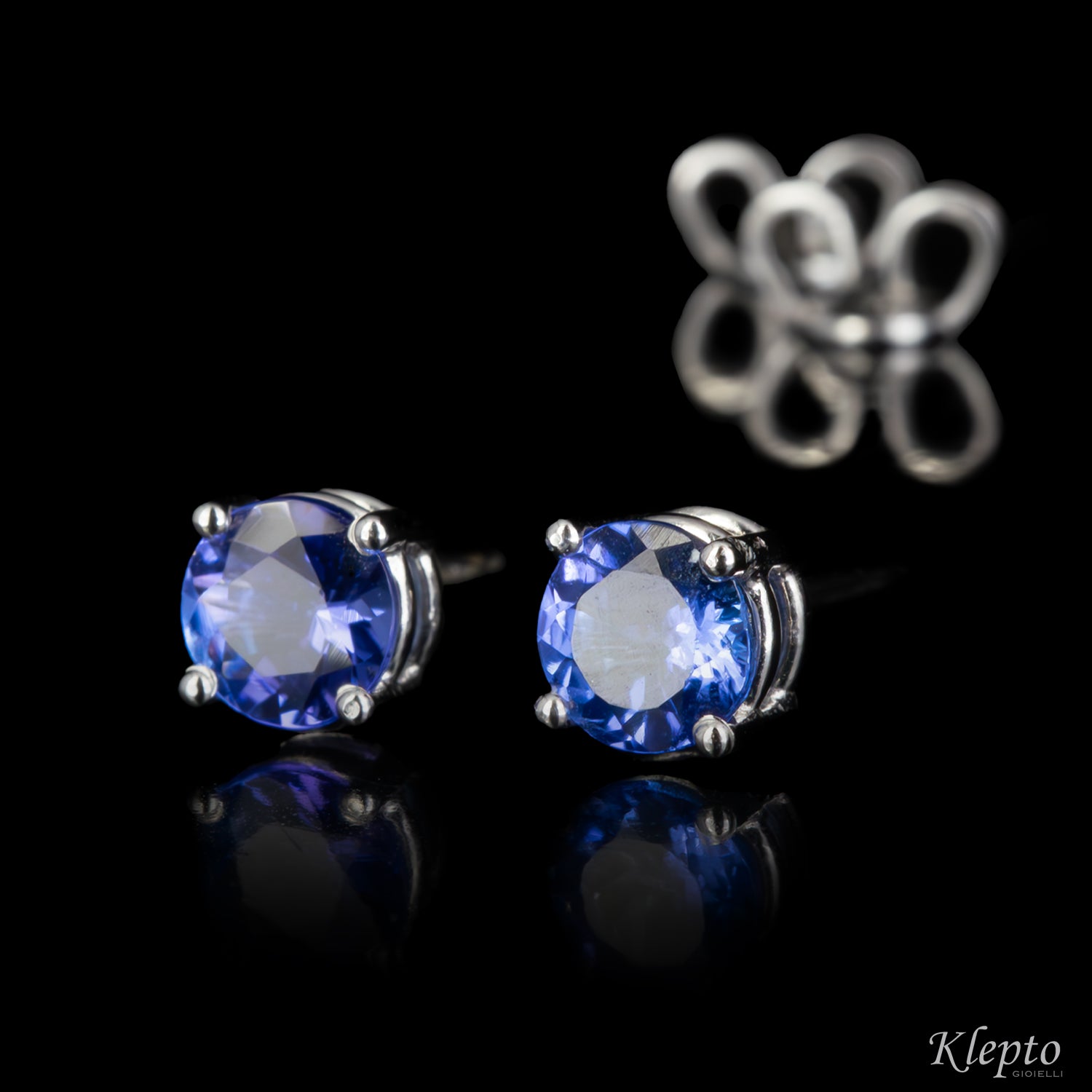White gold earrings with Tanzanites