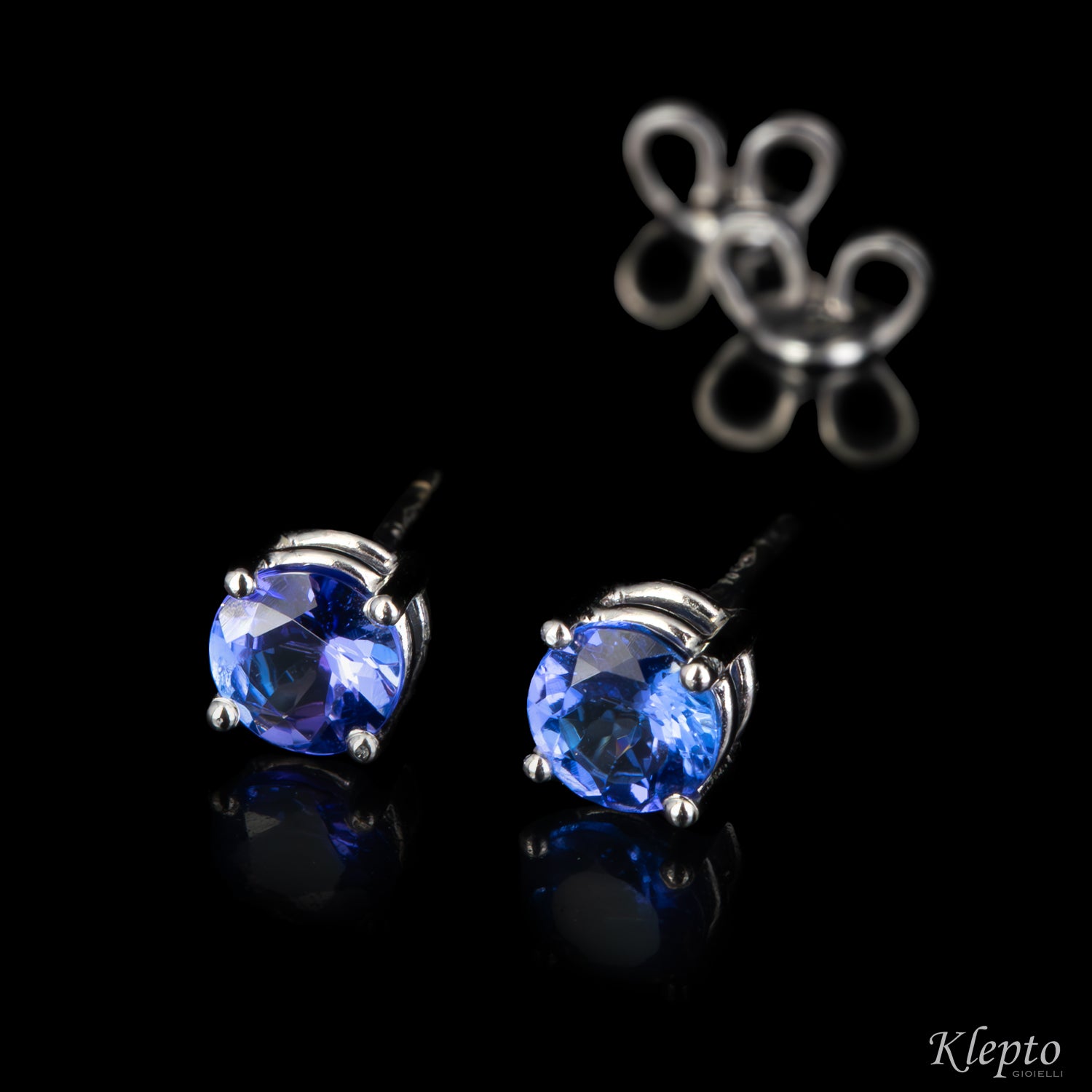 White gold earrings with Tanzanites