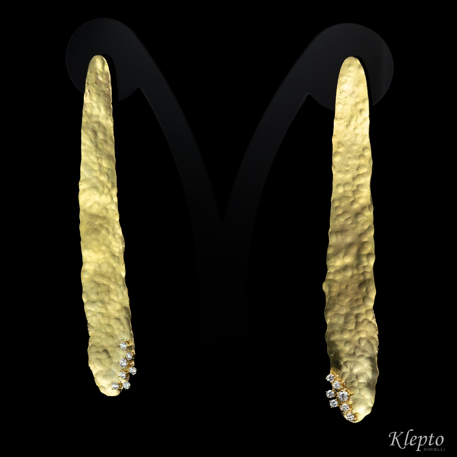 Yellow gold earrings with diamonds