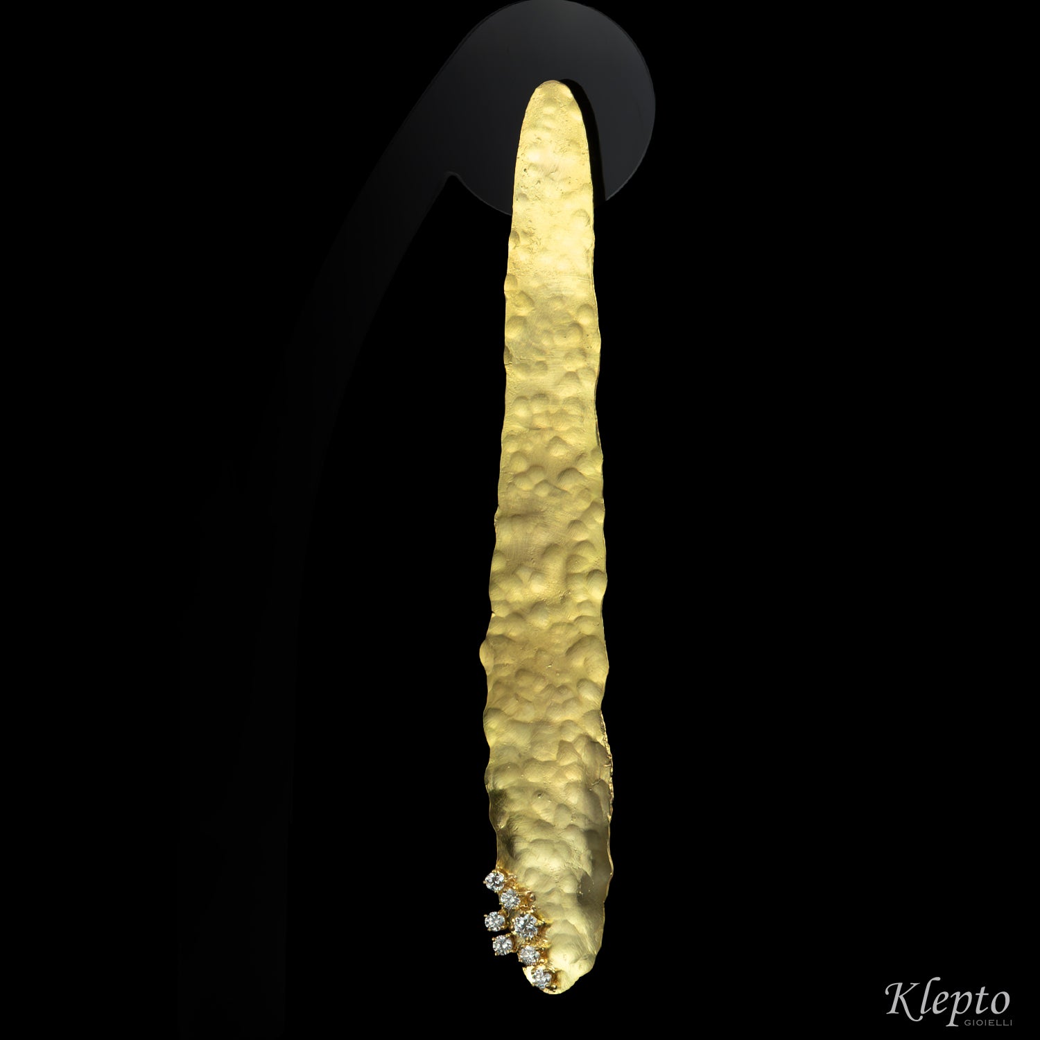Yellow gold earrings with diamonds
