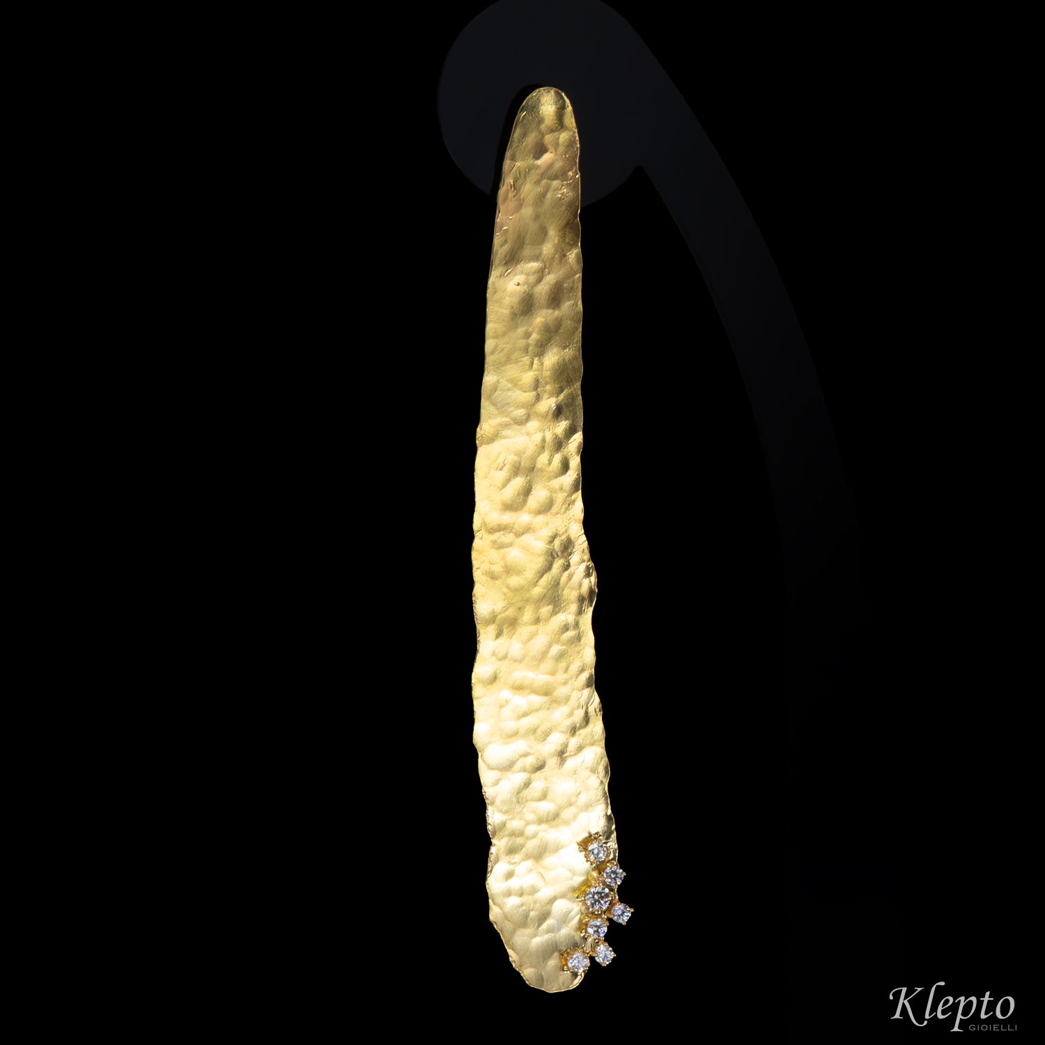 Yellow gold earrings with diamonds