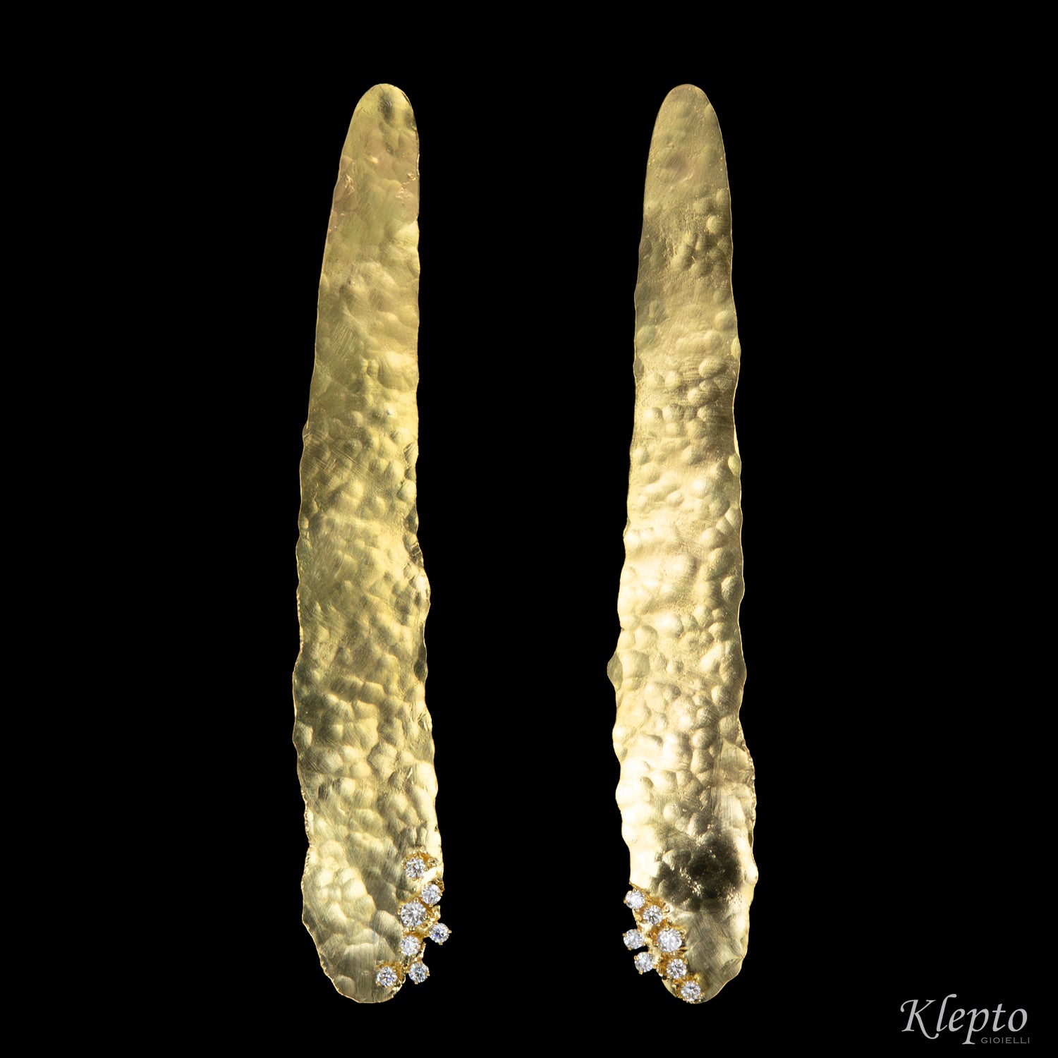 Yellow gold earrings with diamonds