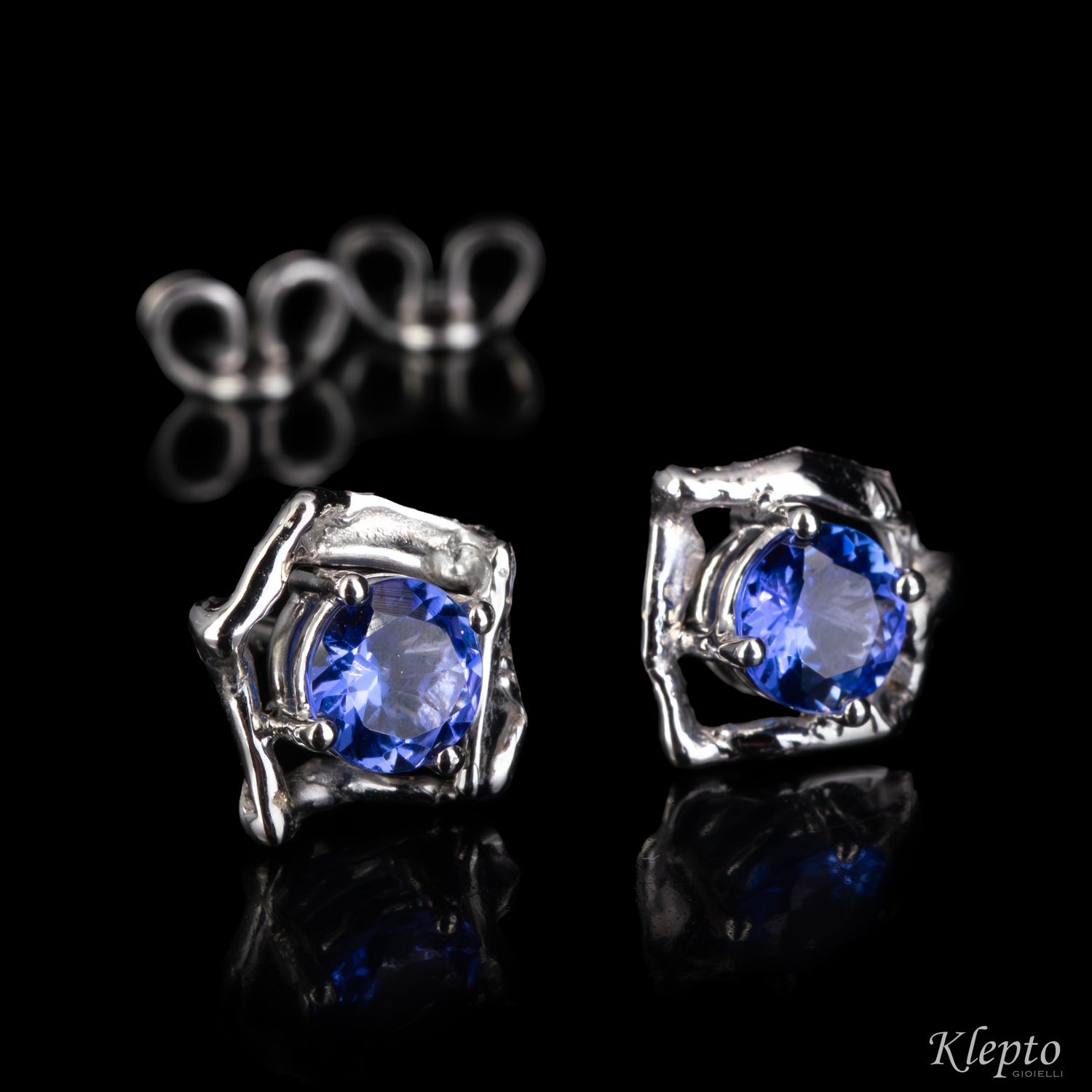 "Pepita" white gold earrings with Tanzanites