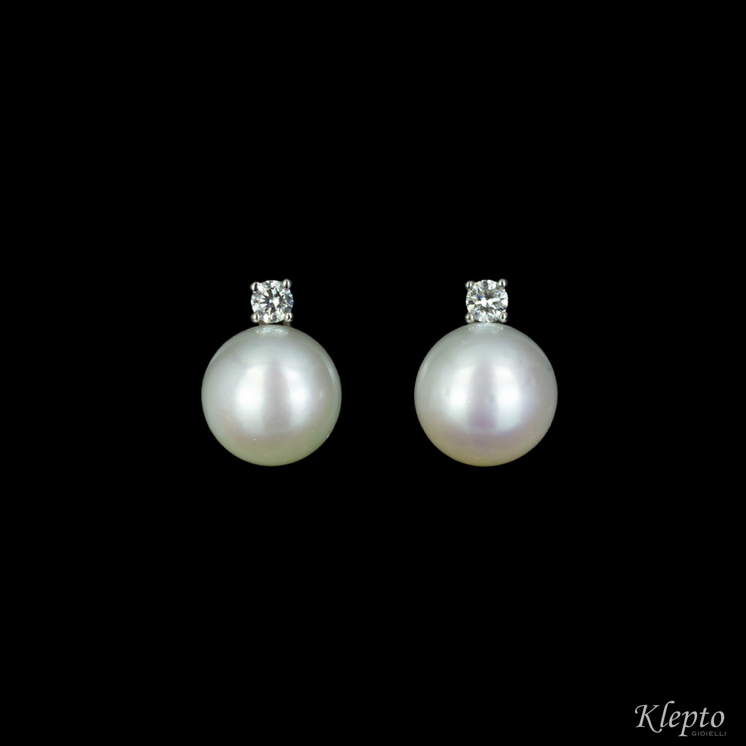 Earrings in white gold, Australian pearls and diamonds