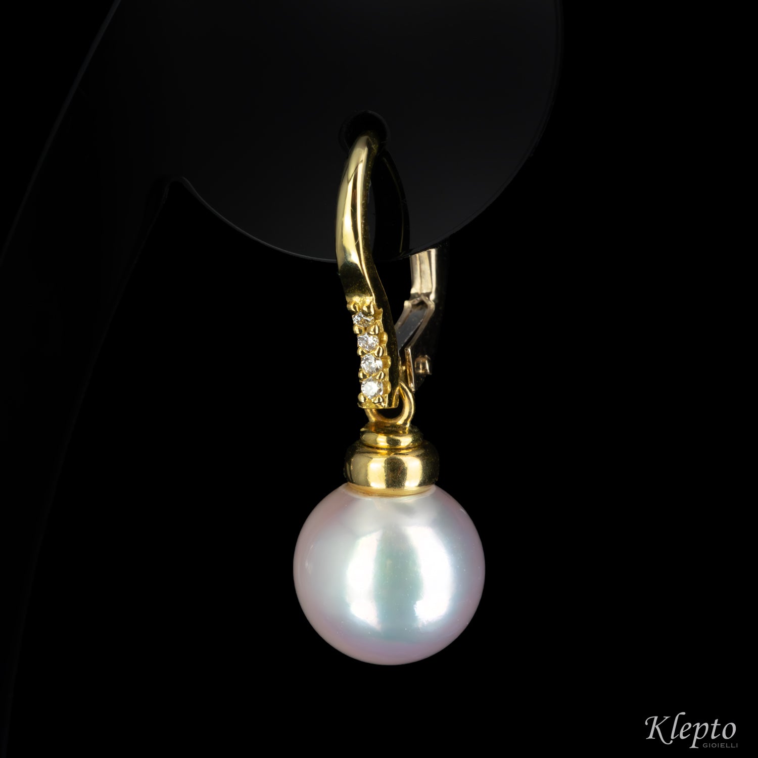 Yellow gold earrings with Japanese pearls and diamonds