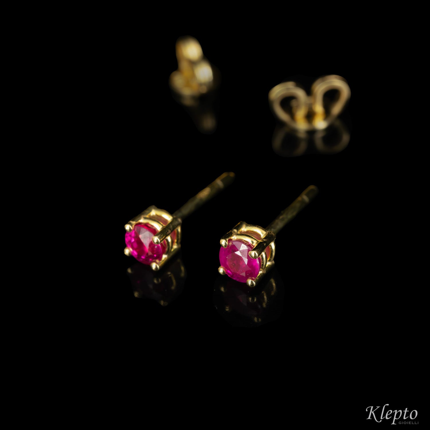 Yellow gold earrings with Rubies