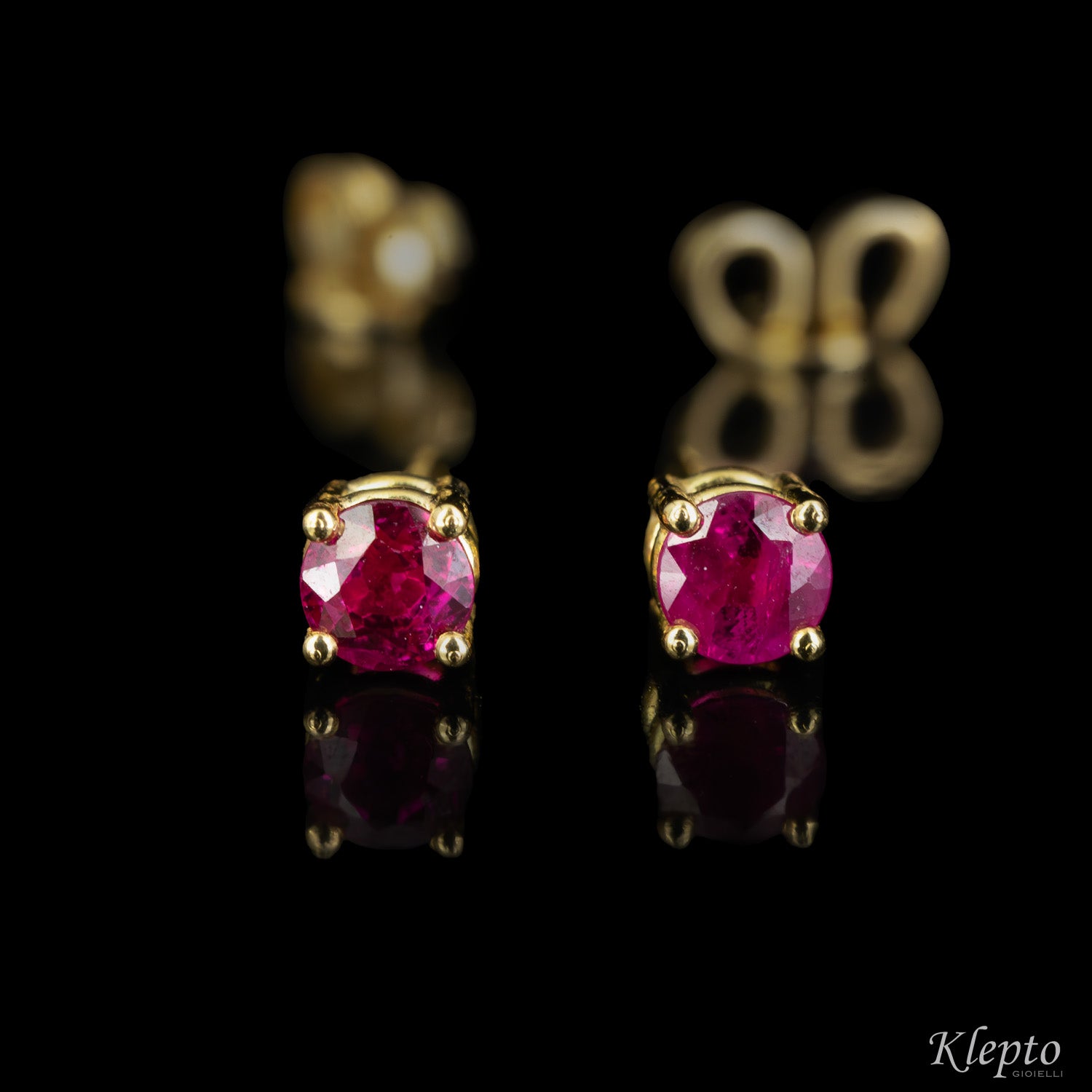 Yellow gold earrings with Rubies