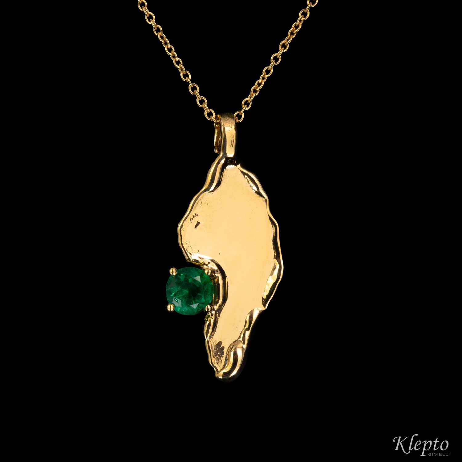 Yellow gold pendant "Isola" flame-fused with Emerald