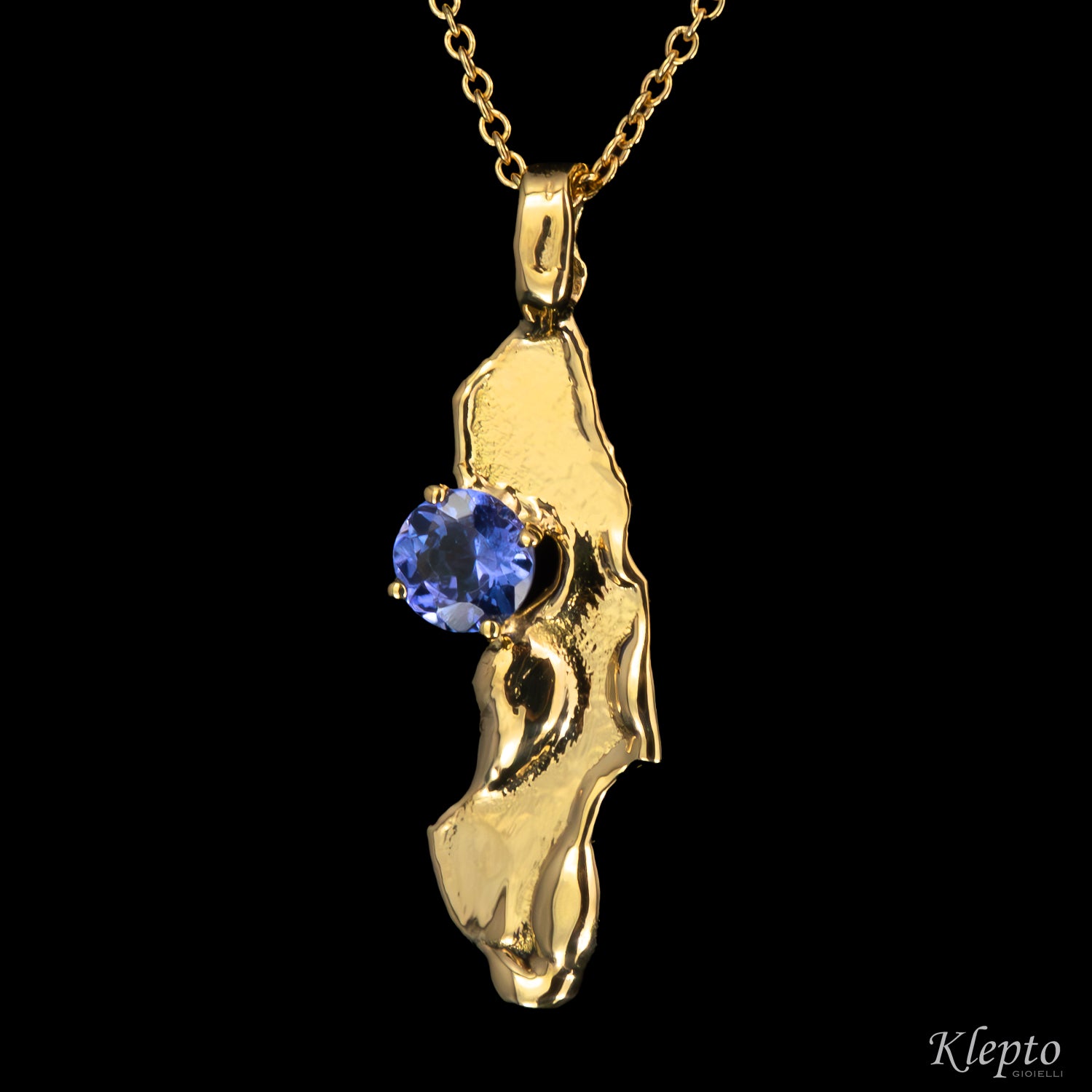 Yellow gold pendant "Isola" flame-fused with Tanzanite