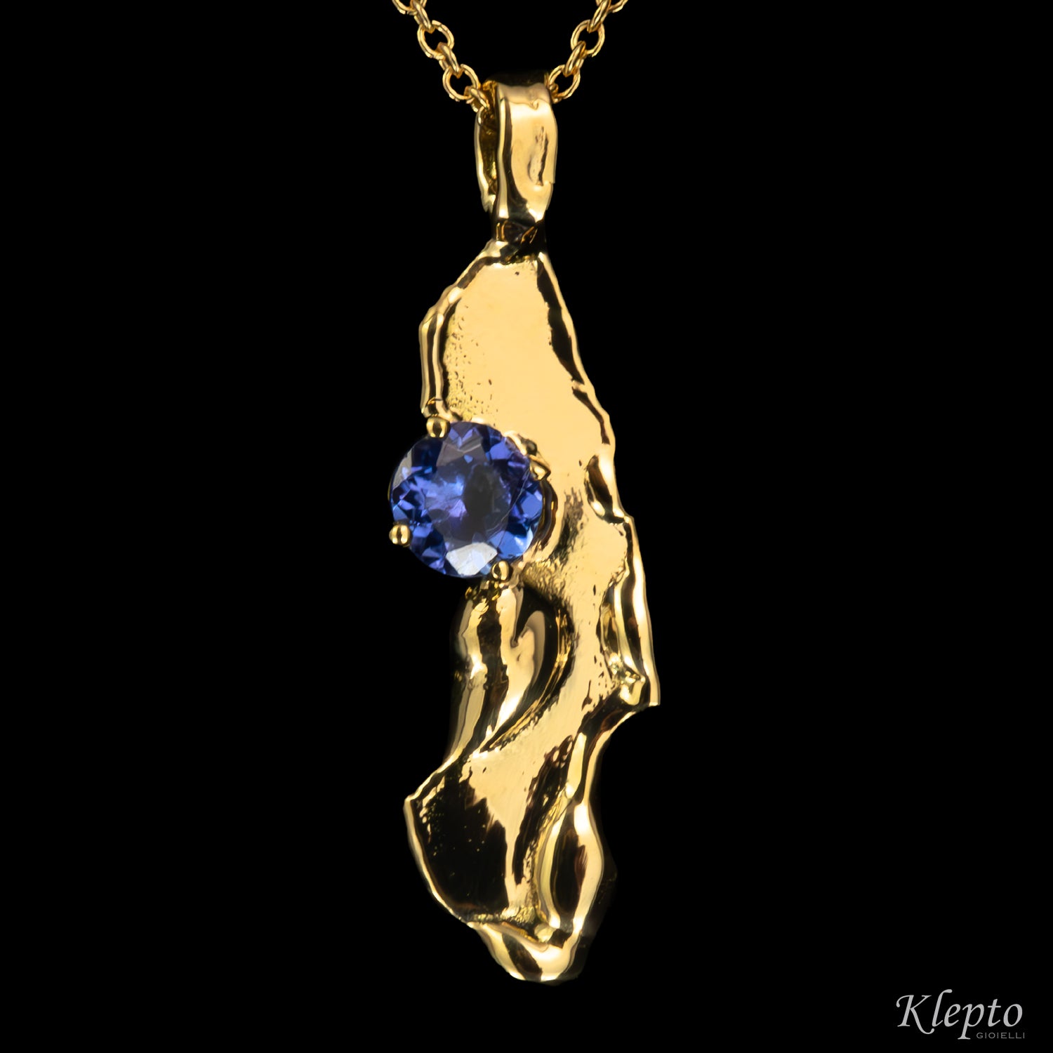 Yellow gold pendant "Isola" flame-fused with Tanzanite