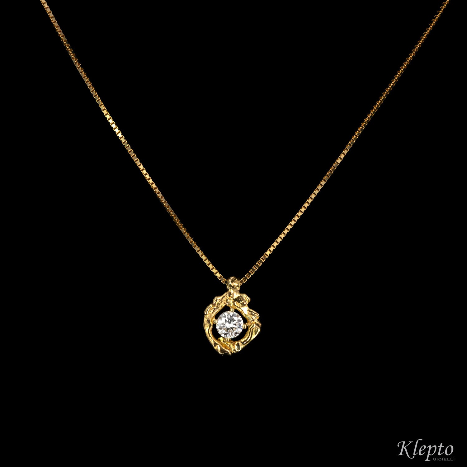 Pepita yellow gold pendant with diamond