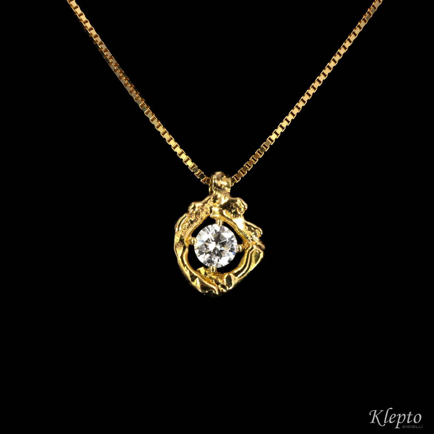Pepita yellow gold pendant with diamond