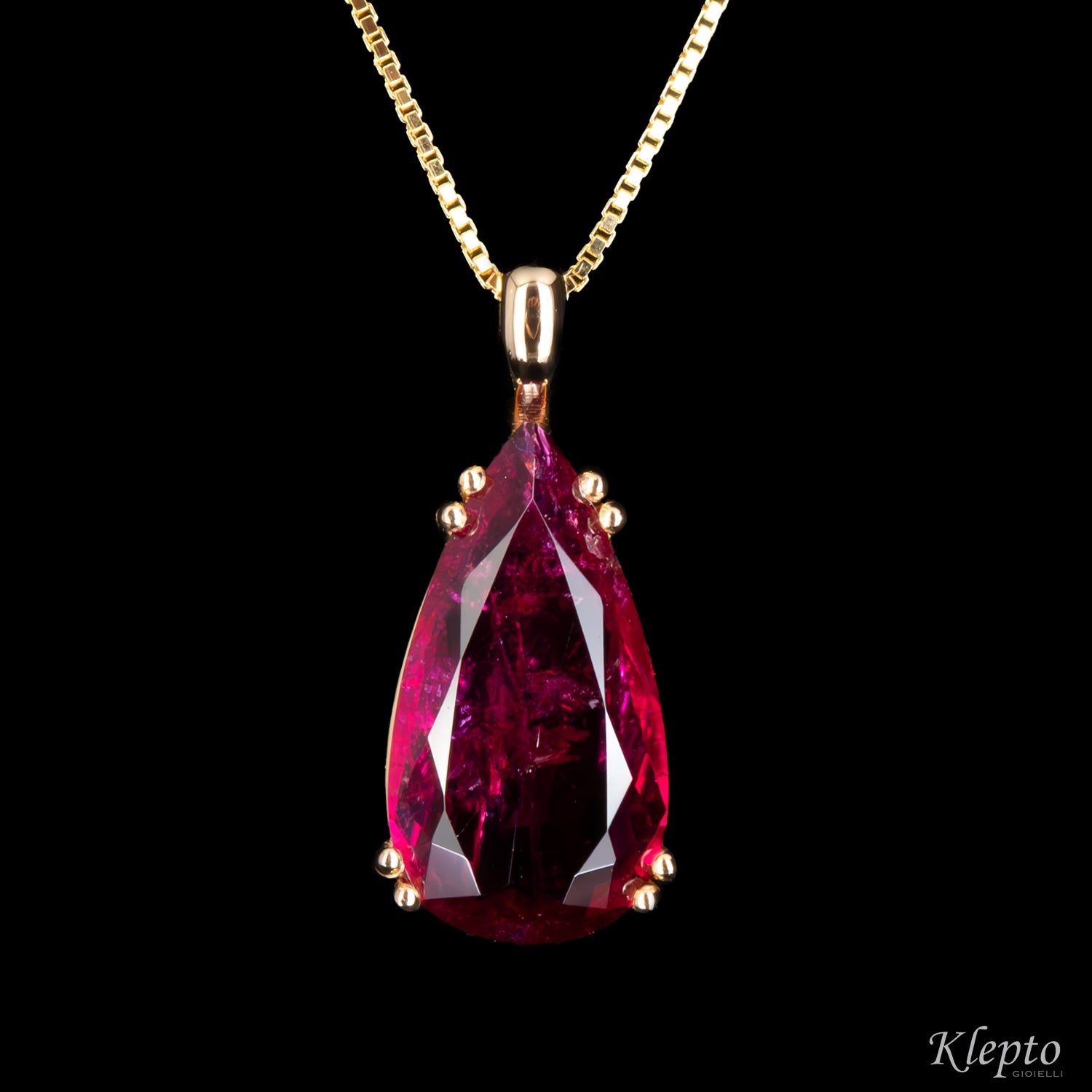 Yellow gold pendant with red tourmaline