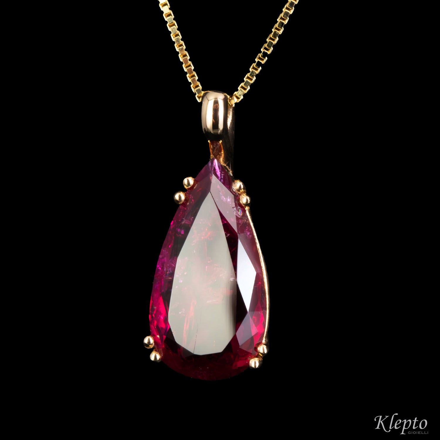 Yellow gold pendant with red tourmaline